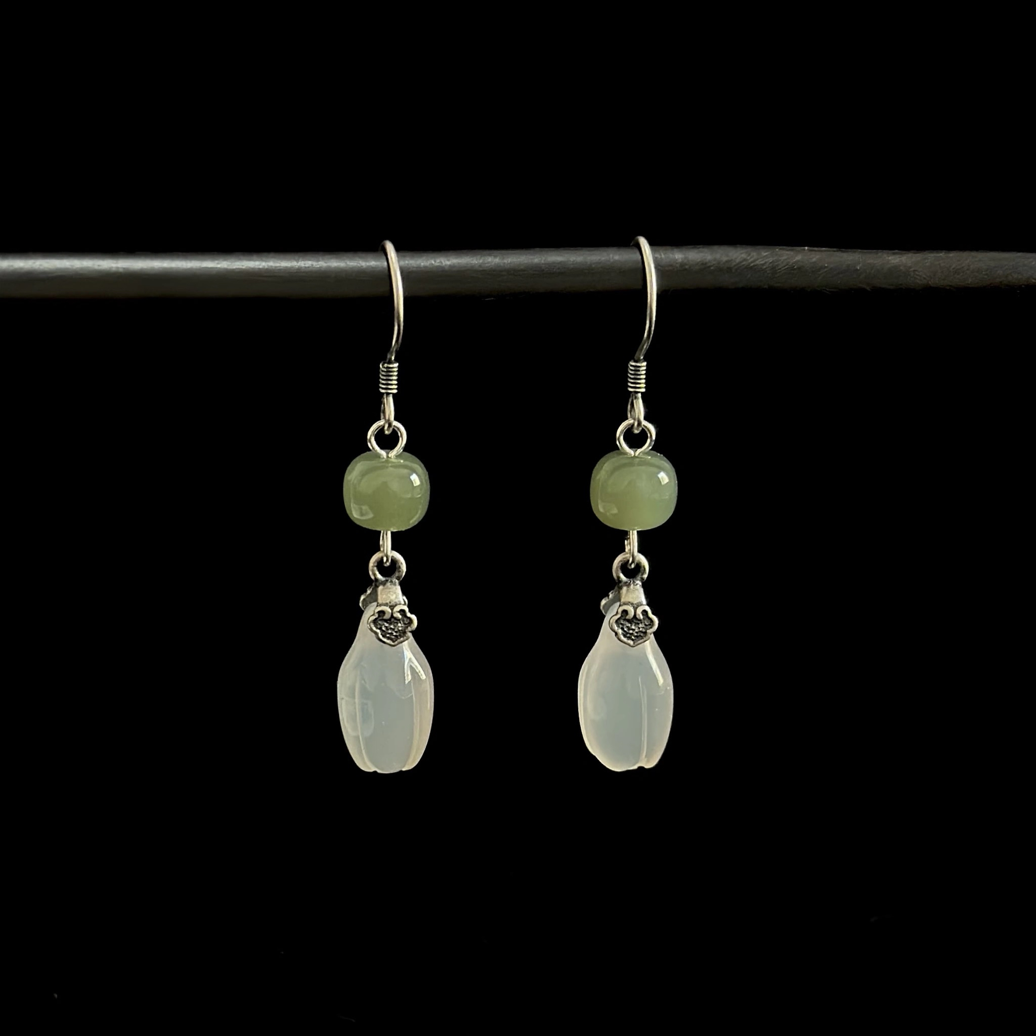 和田玉白瑪瑙純銀耳釘