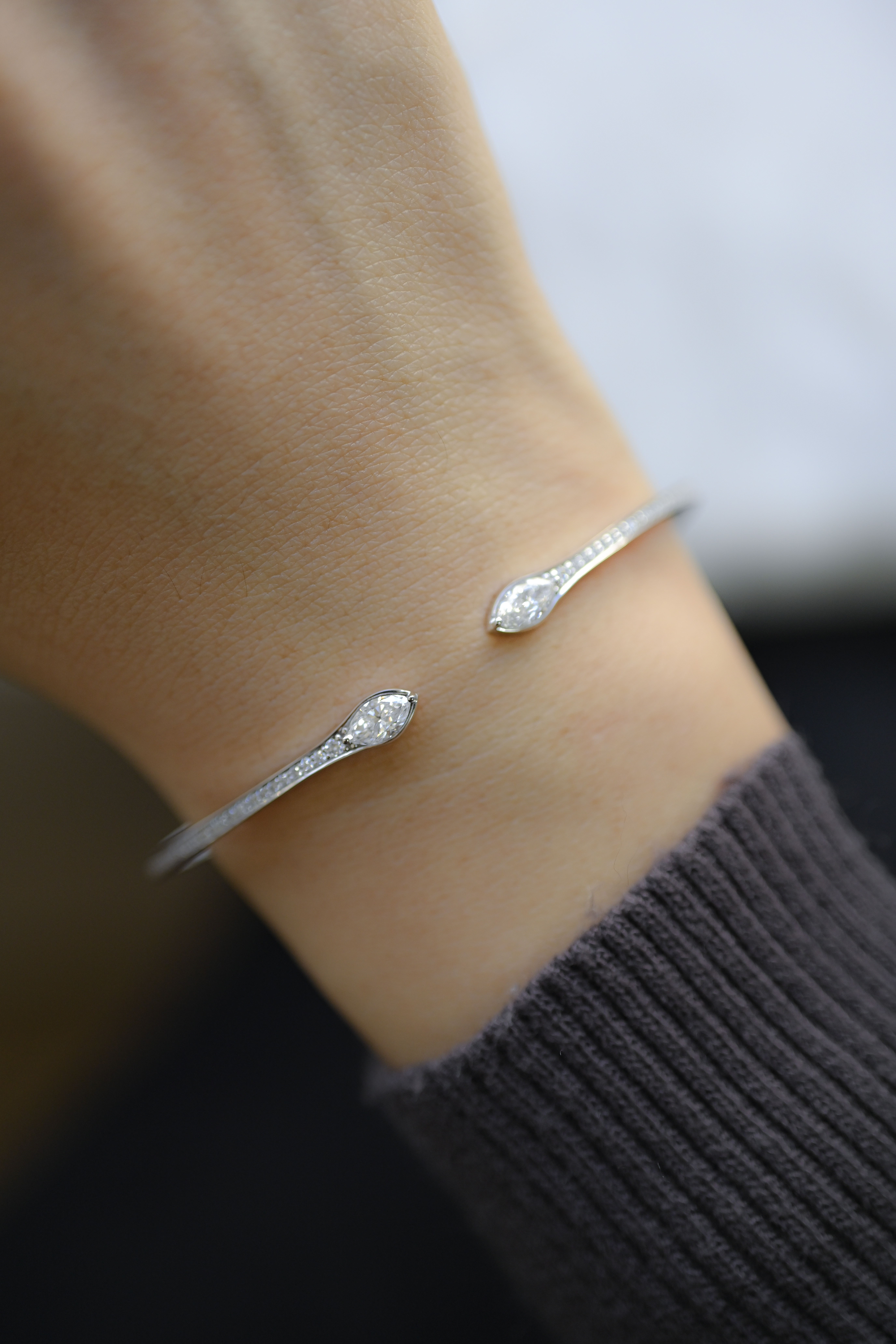 18K Serpenti Diamond Bangle