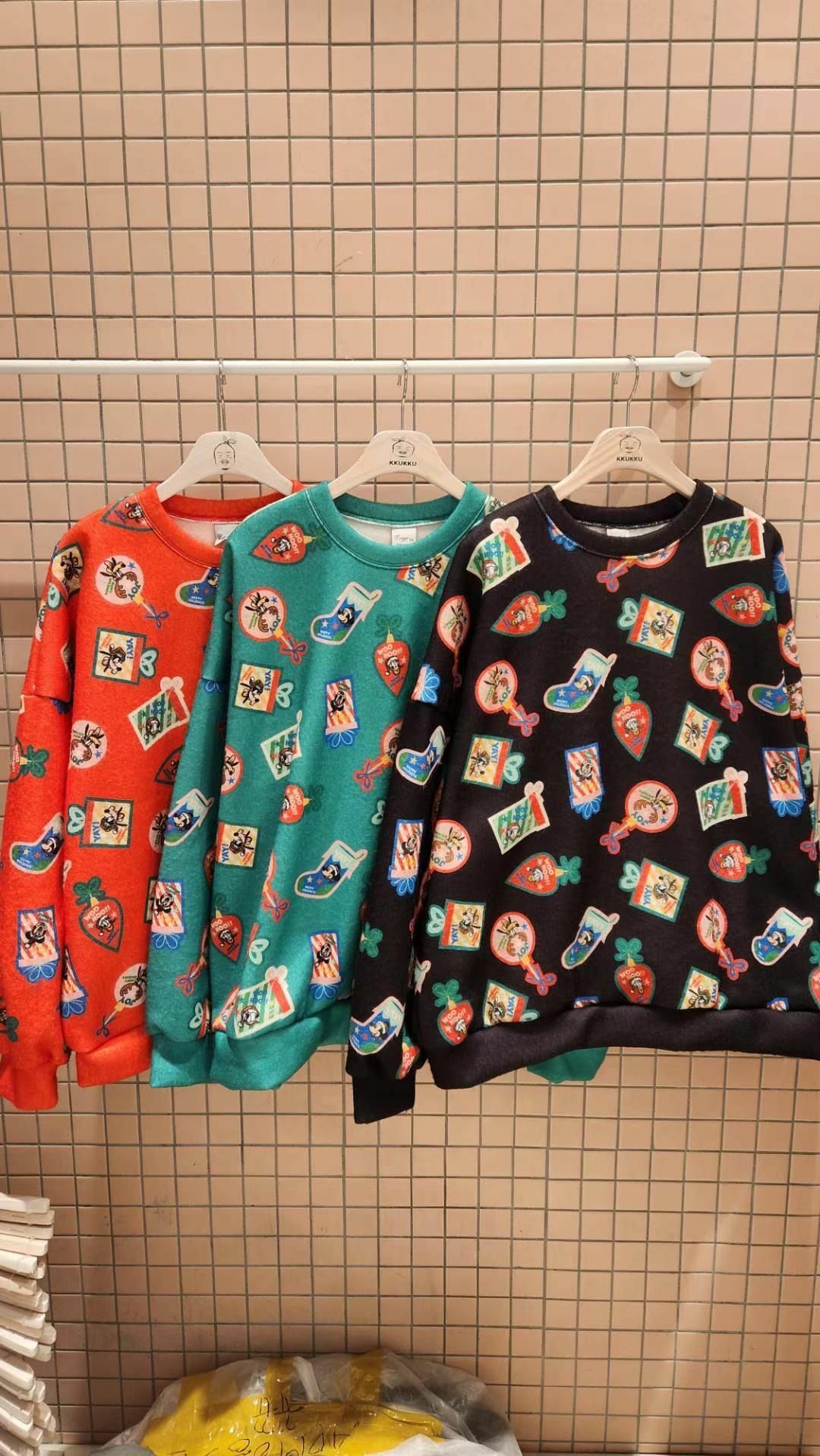 卡通圖案英文字衛衣(薄抓毛底) KKUKKU-051T