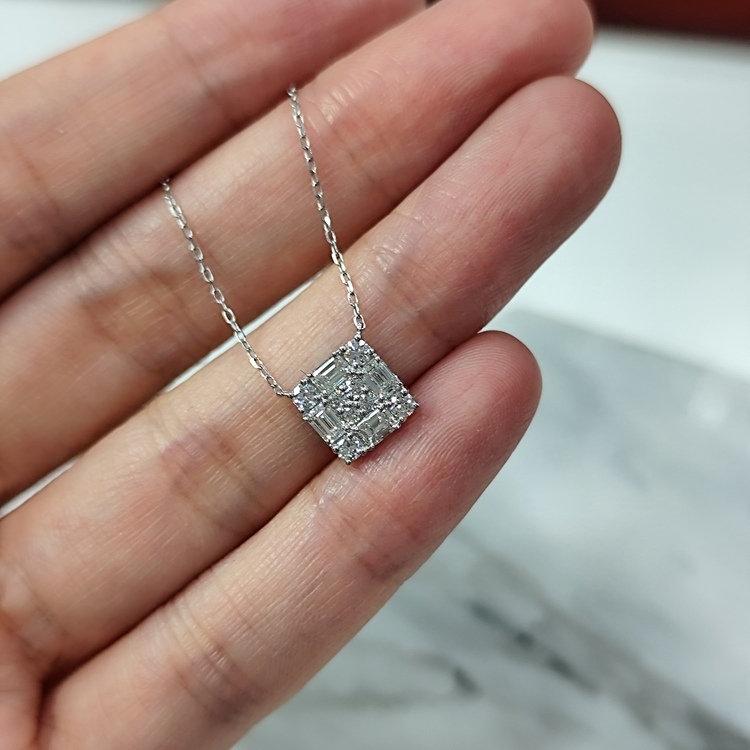 18K金祖母綠形鑽石吊咀