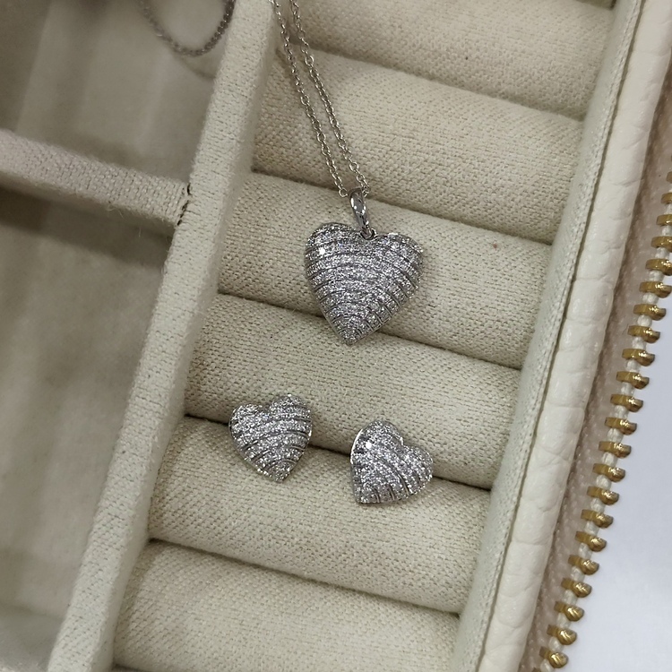 18K白金鑽石耳環 - 心形