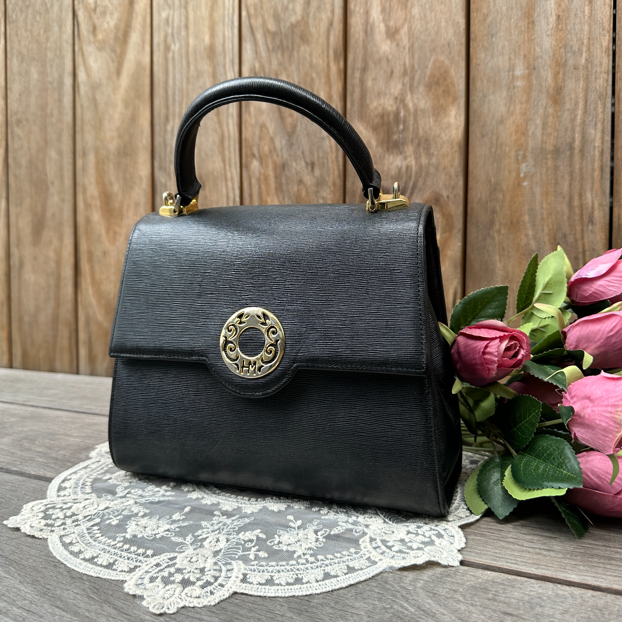 Hanae Mori 雕花金扣黑色大手袋