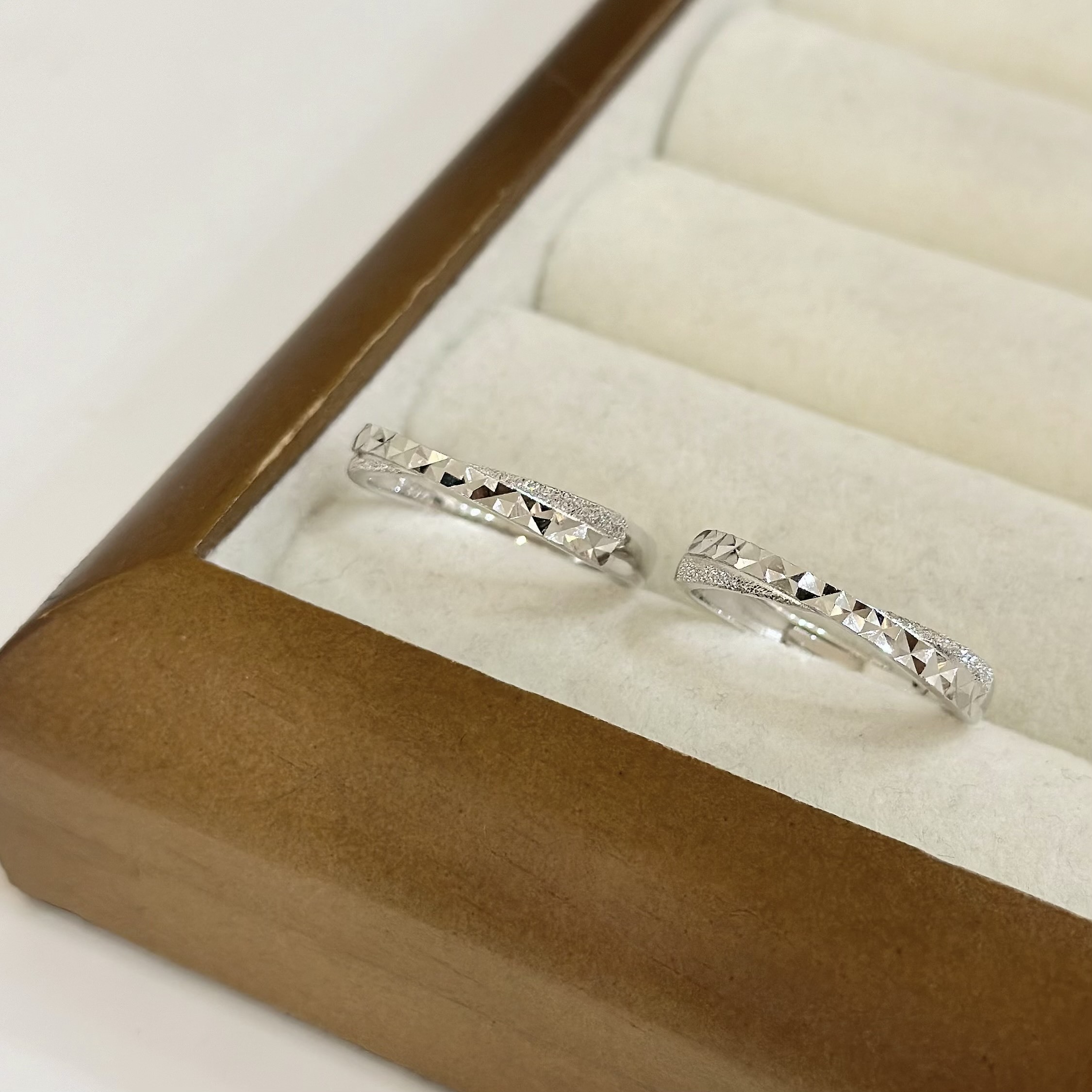 G40【輕奢】切割磨砂交叉純銀調整對戒