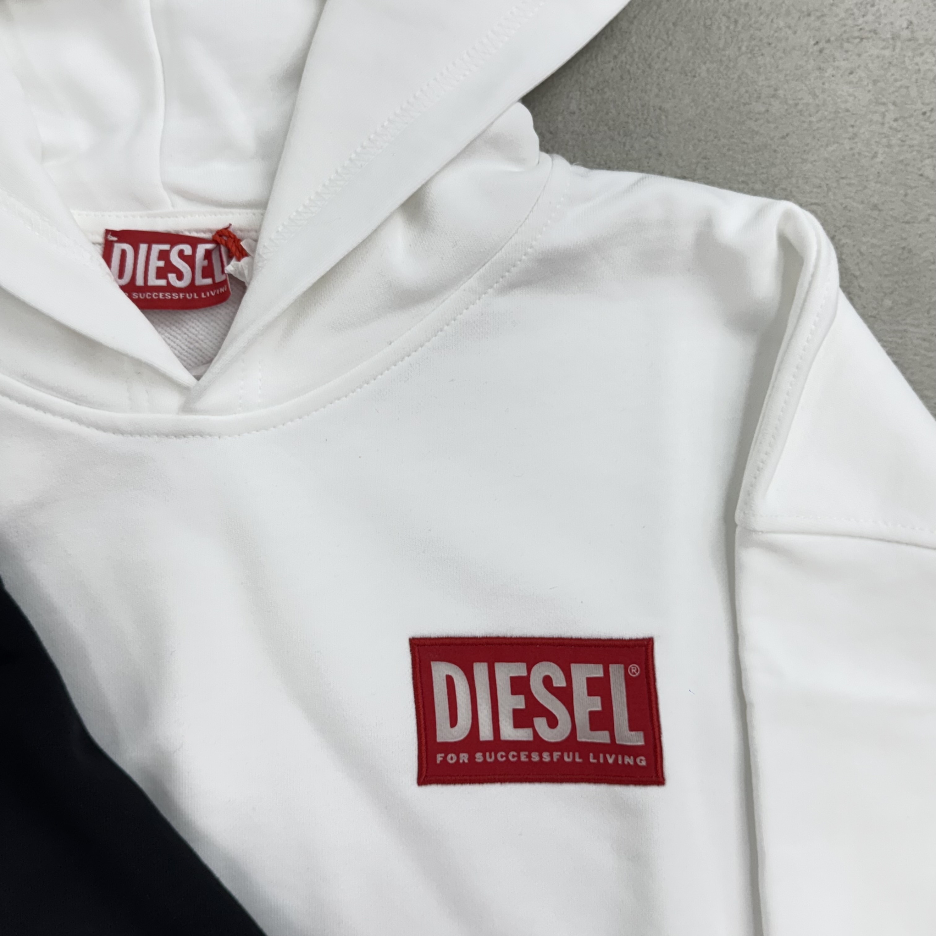 Diesel 字樣LOGO帽T 黑/白