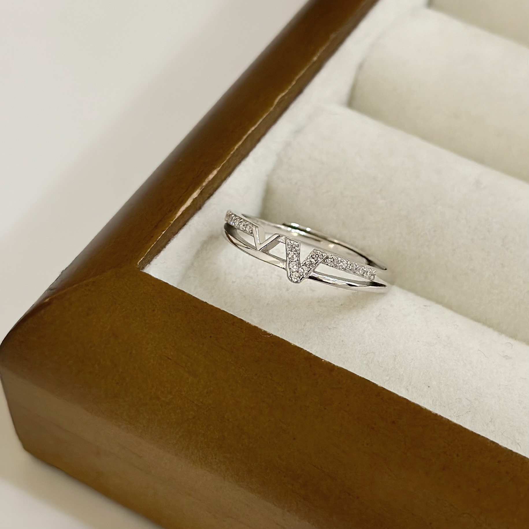 H81 【輕奢】排鑽V字雙層純銀調整戒