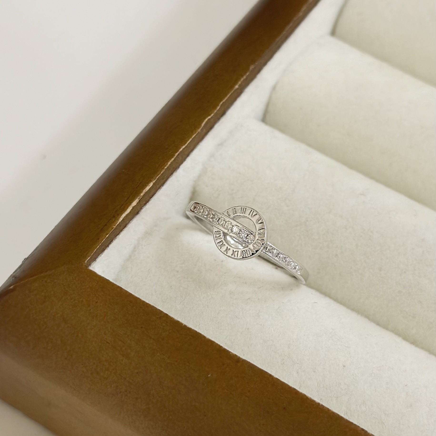 H65【輕奢】排鑽圓圈羅馬字母純銀調整戒