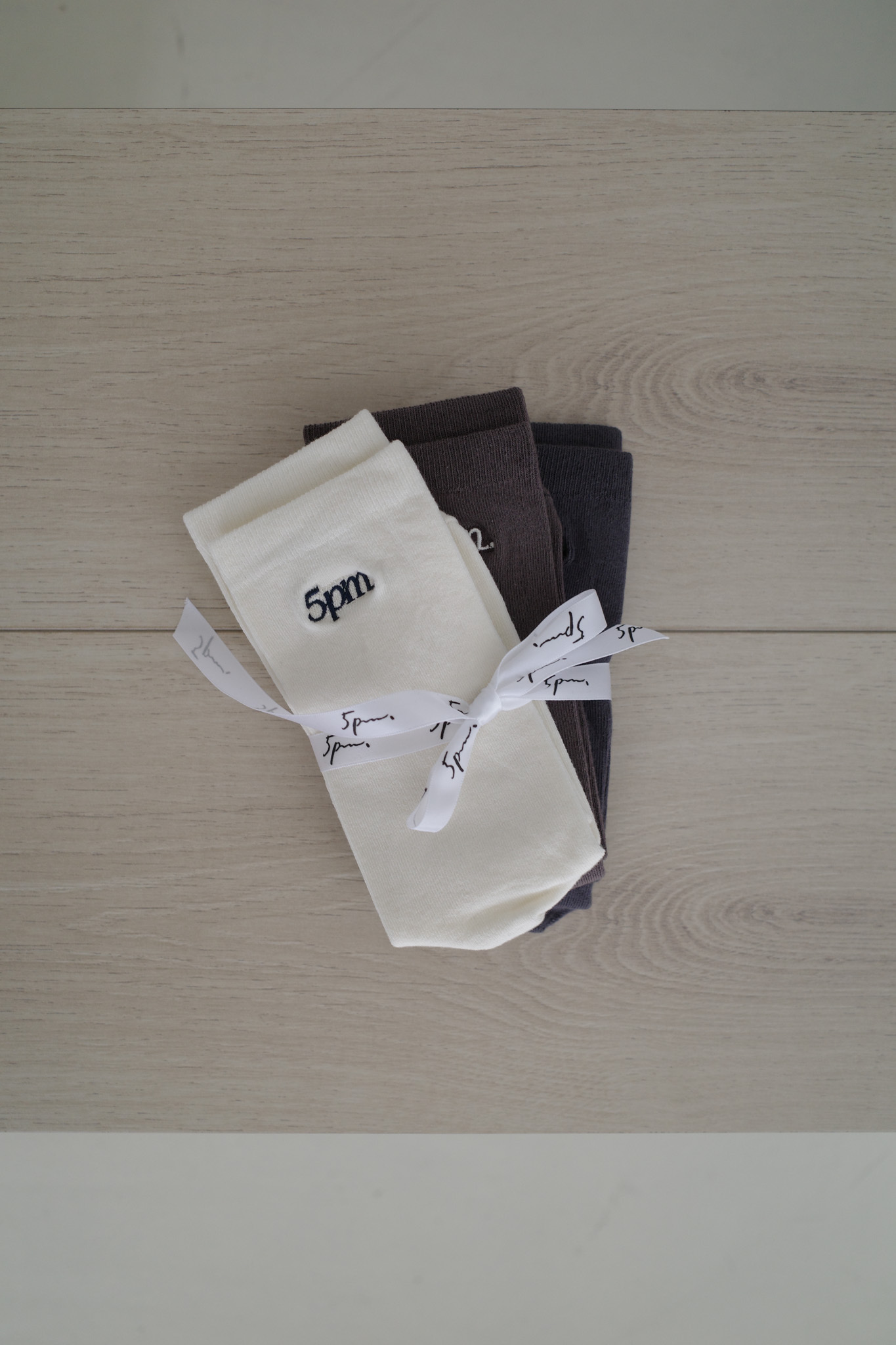 5pm刺繡LOGO純棉不掉中筒襪（3色）