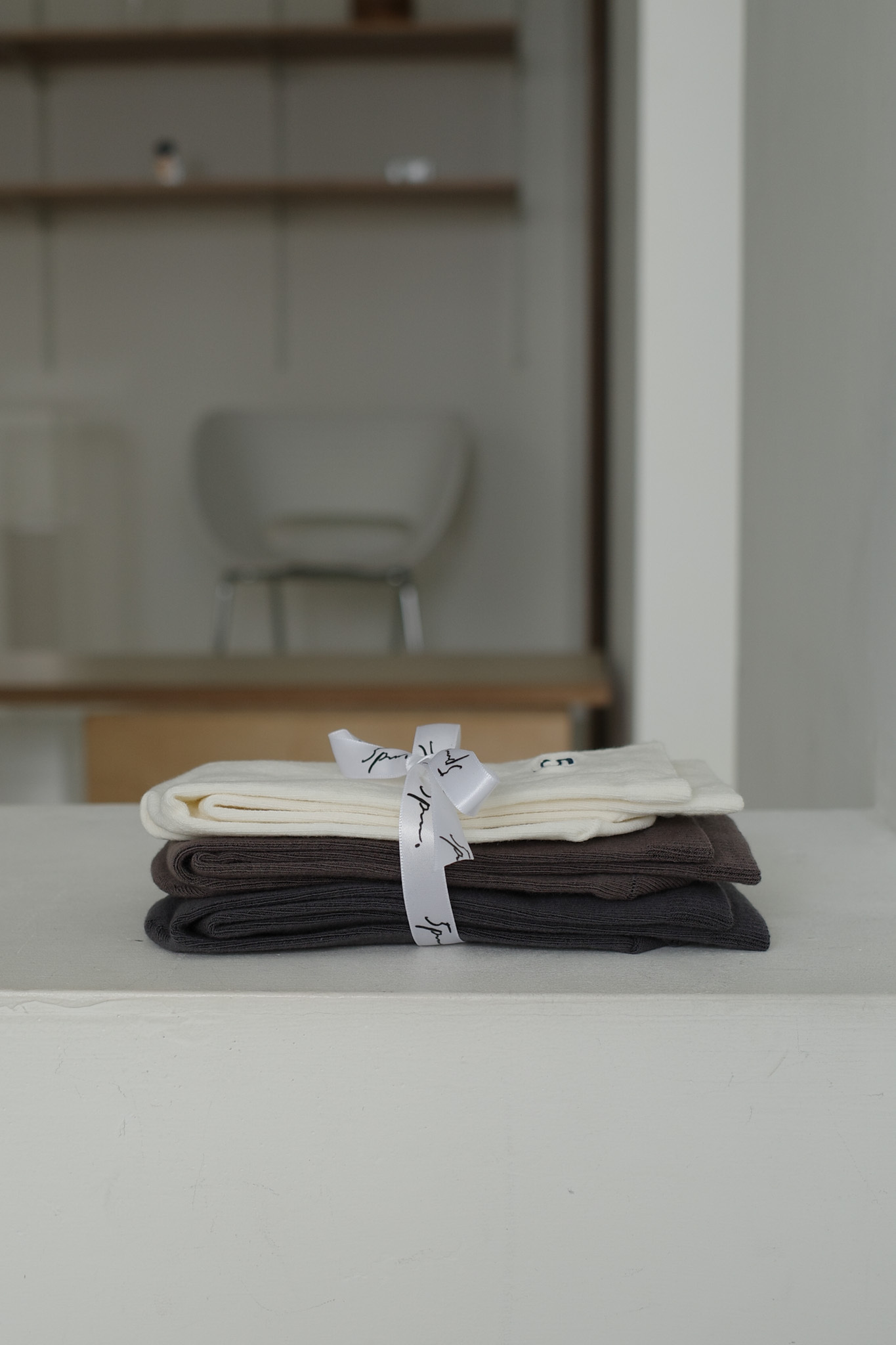 5pm刺繡LOGO純棉不掉中筒襪（3色）