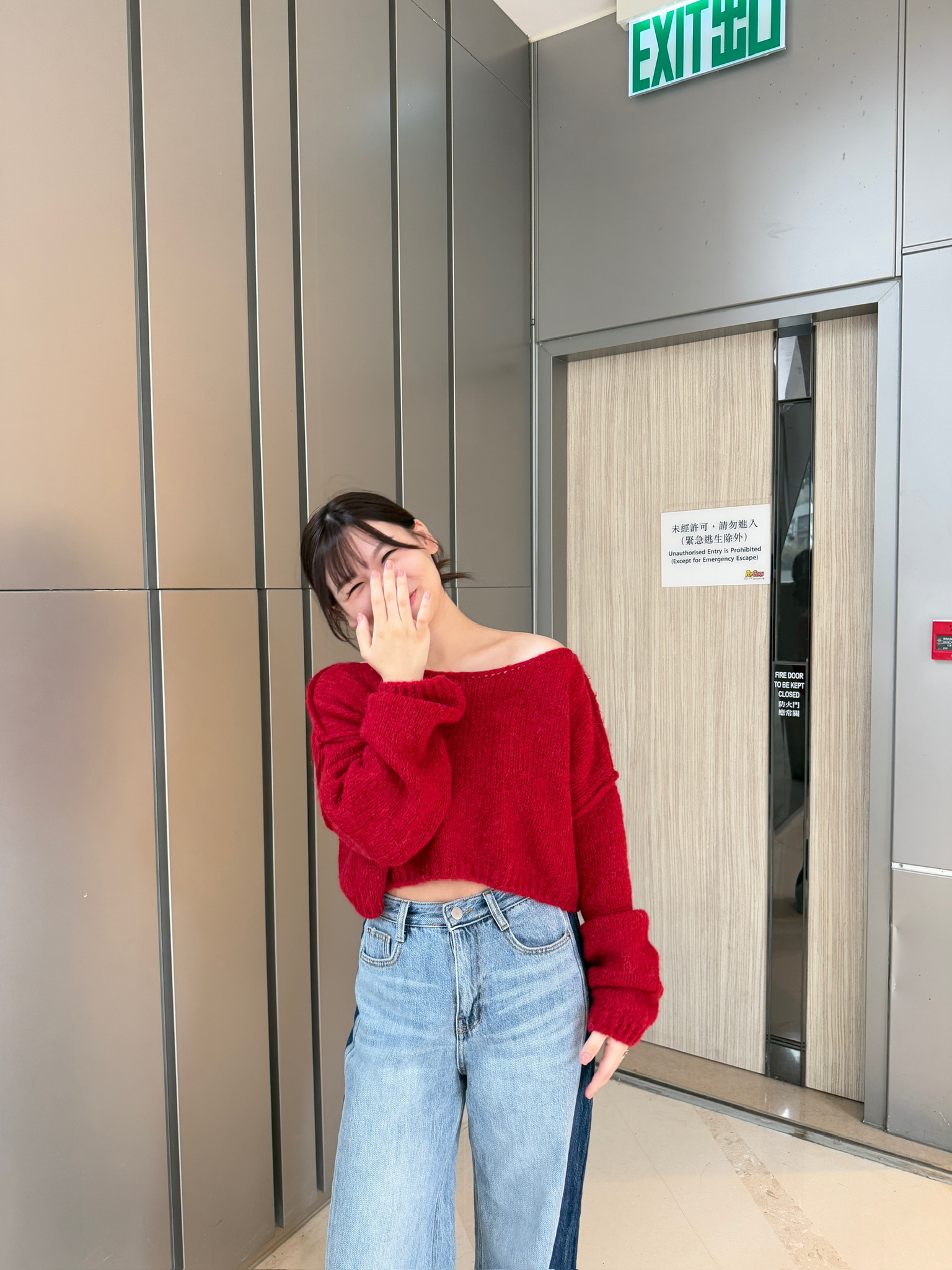 短版！粗針織大領口上衣//兩色入