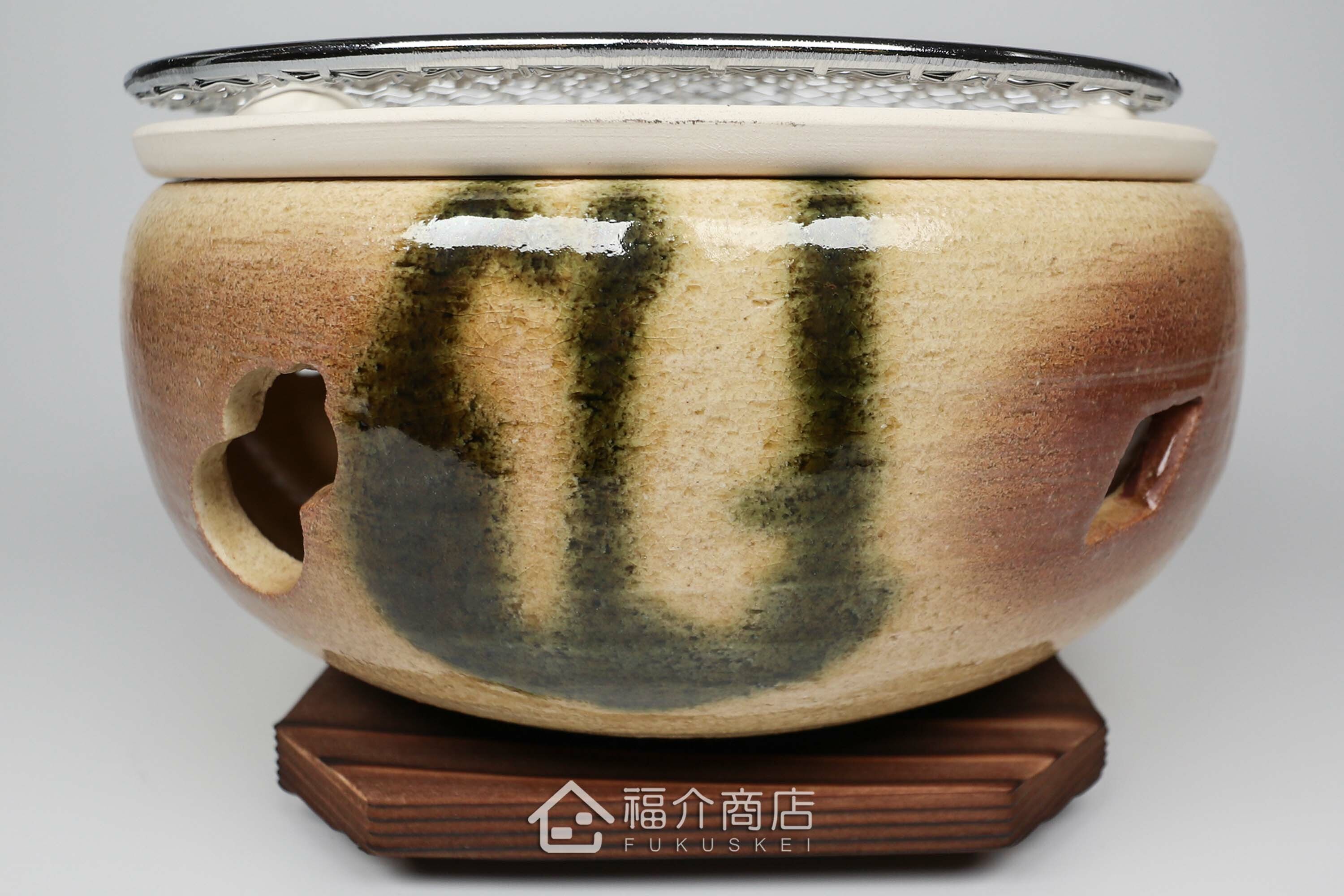 烹調烤肉、烤海鮮用的陶瓷材質水炭烤爐