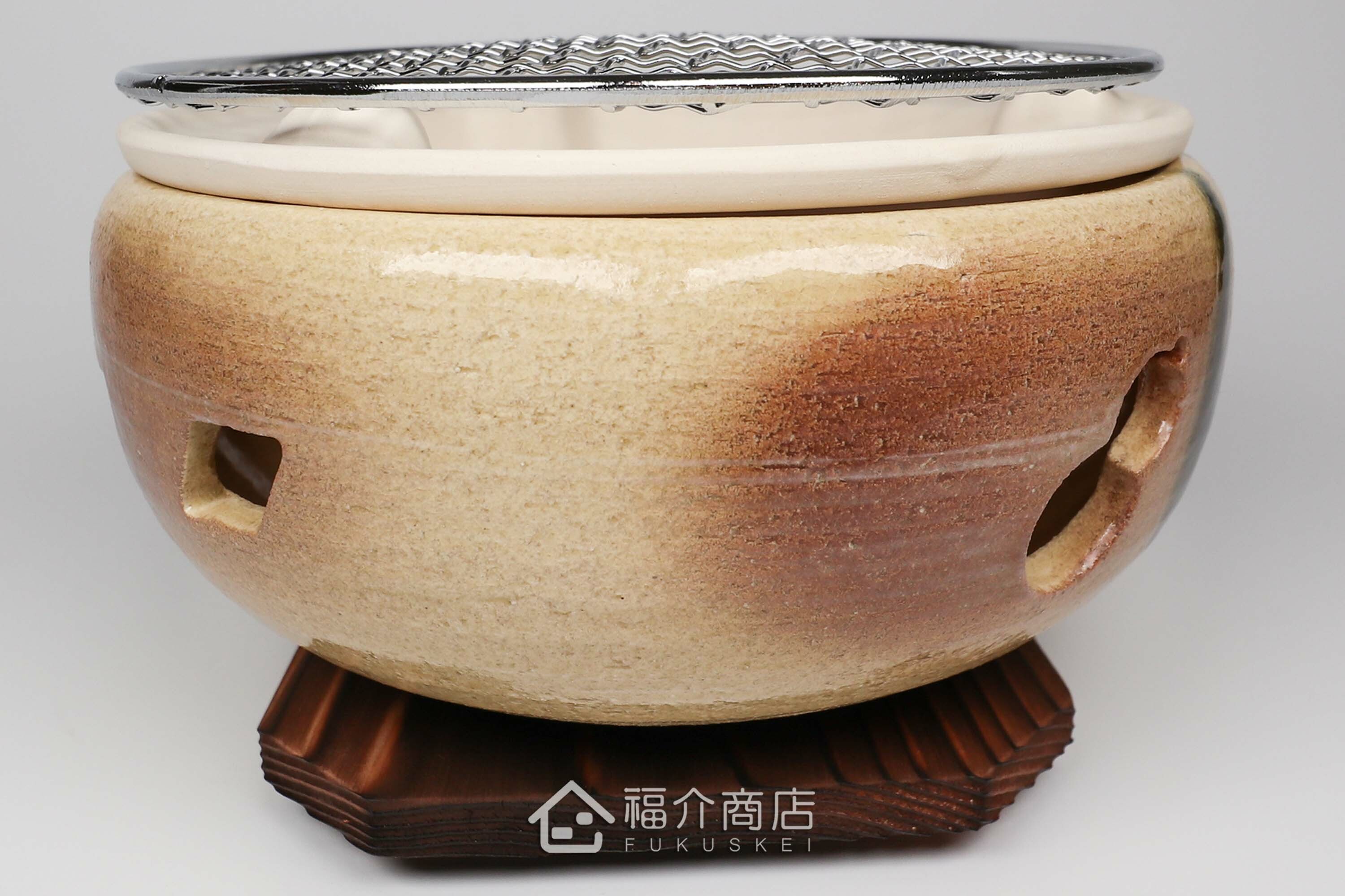 烹調烤肉、烤海鮮用的陶瓷材質水炭烤爐