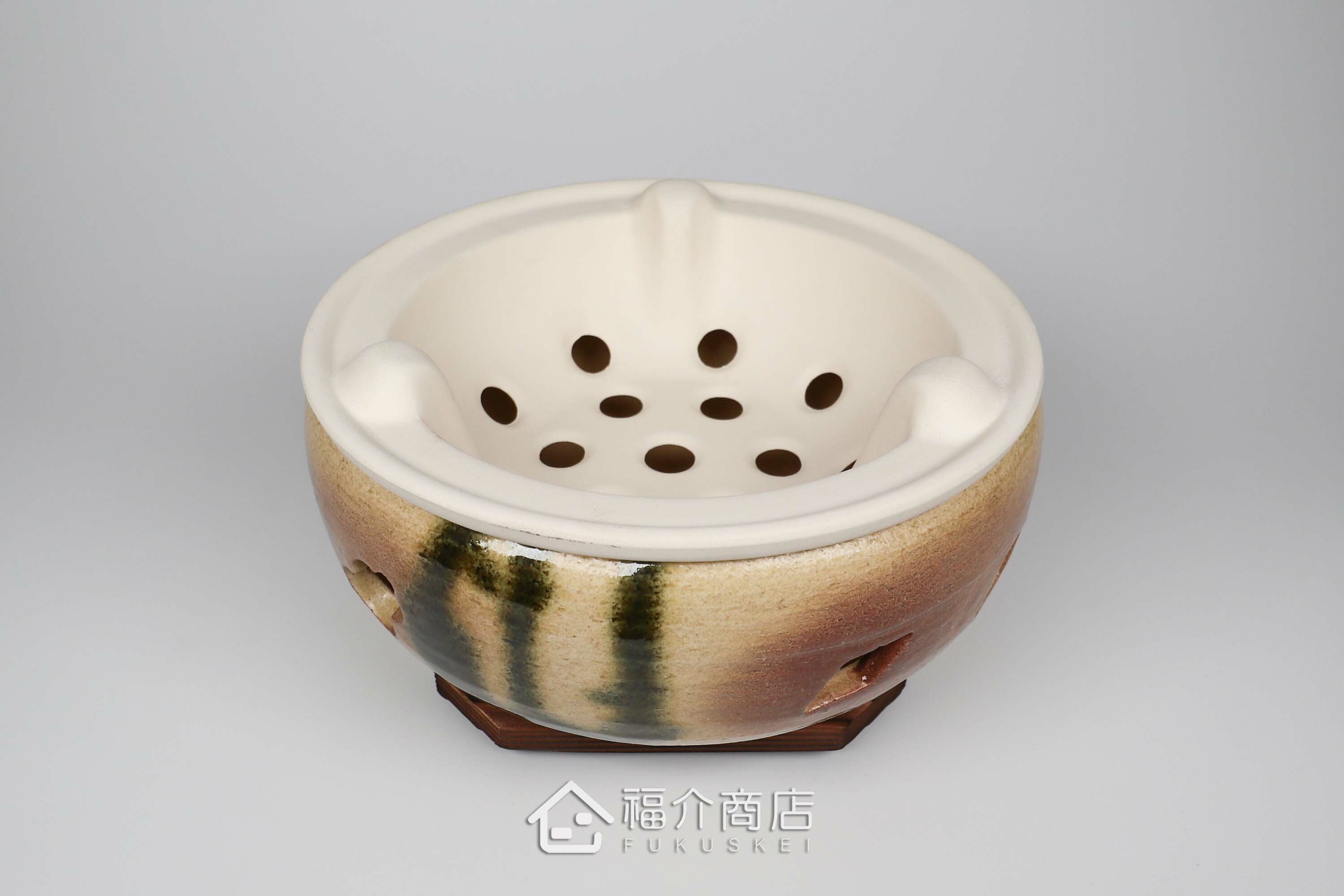 烹調烤肉、烤海鮮用的陶瓷材質水炭烤爐