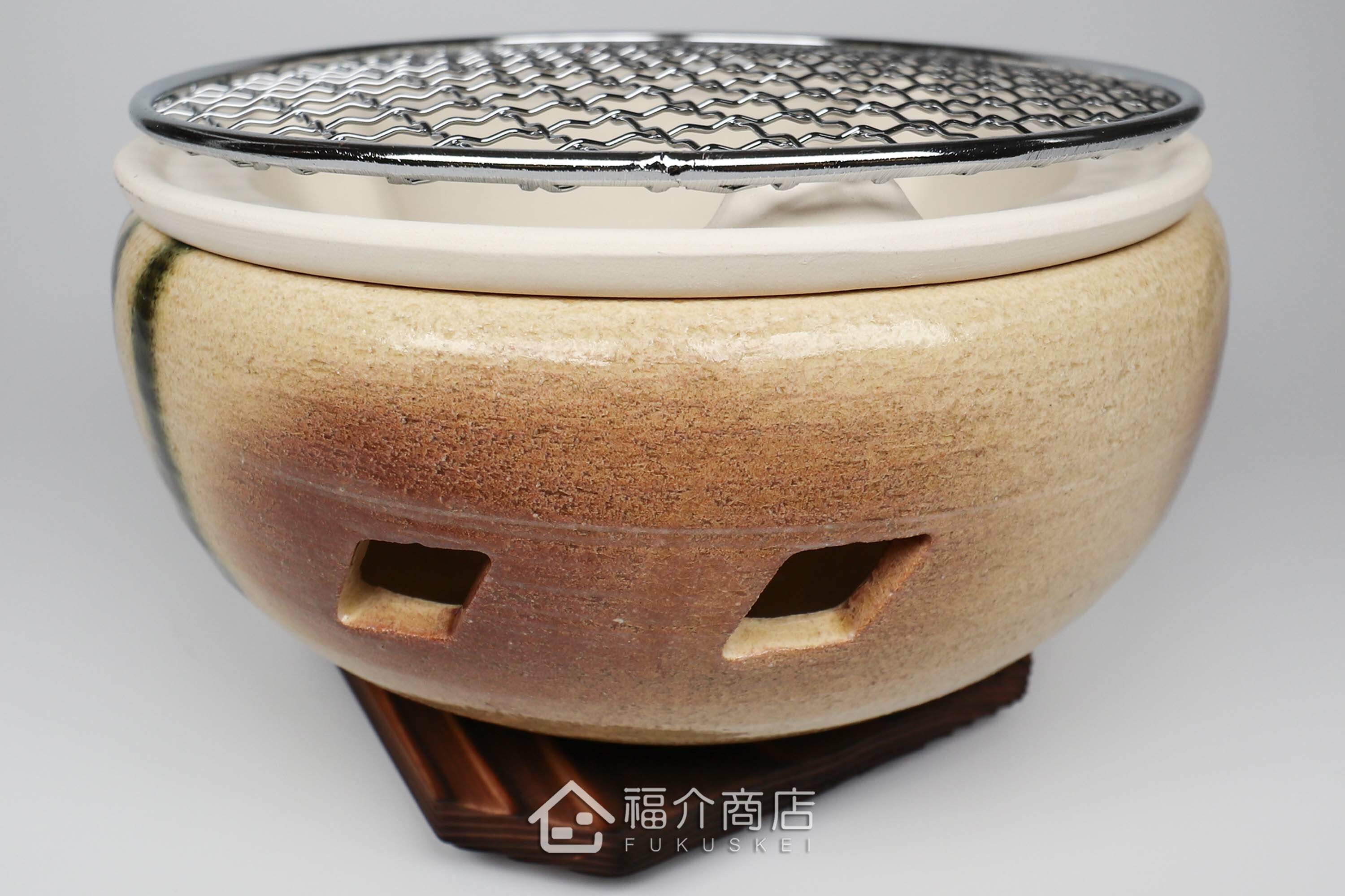 烹調烤肉、烤海鮮用的陶瓷材質水炭烤爐