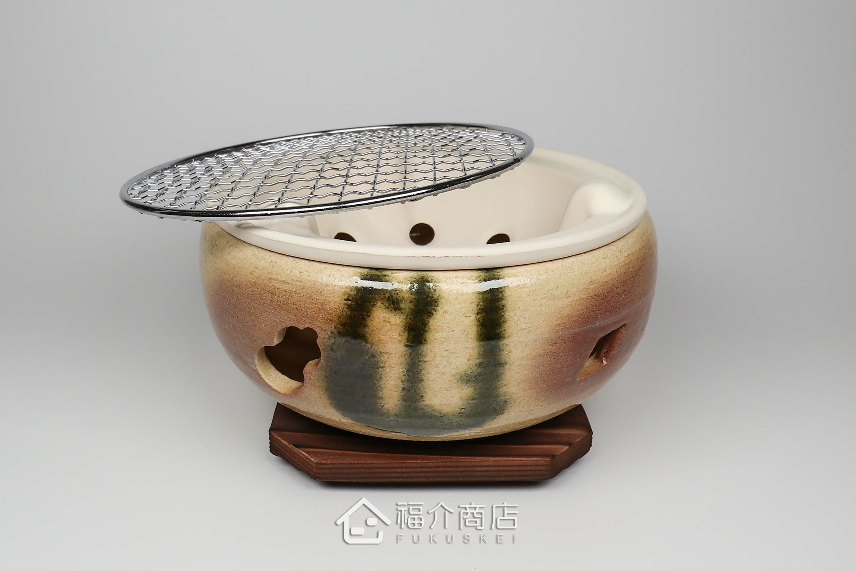 烹調烤肉、烤海鮮用的陶瓷材質水炭烤爐