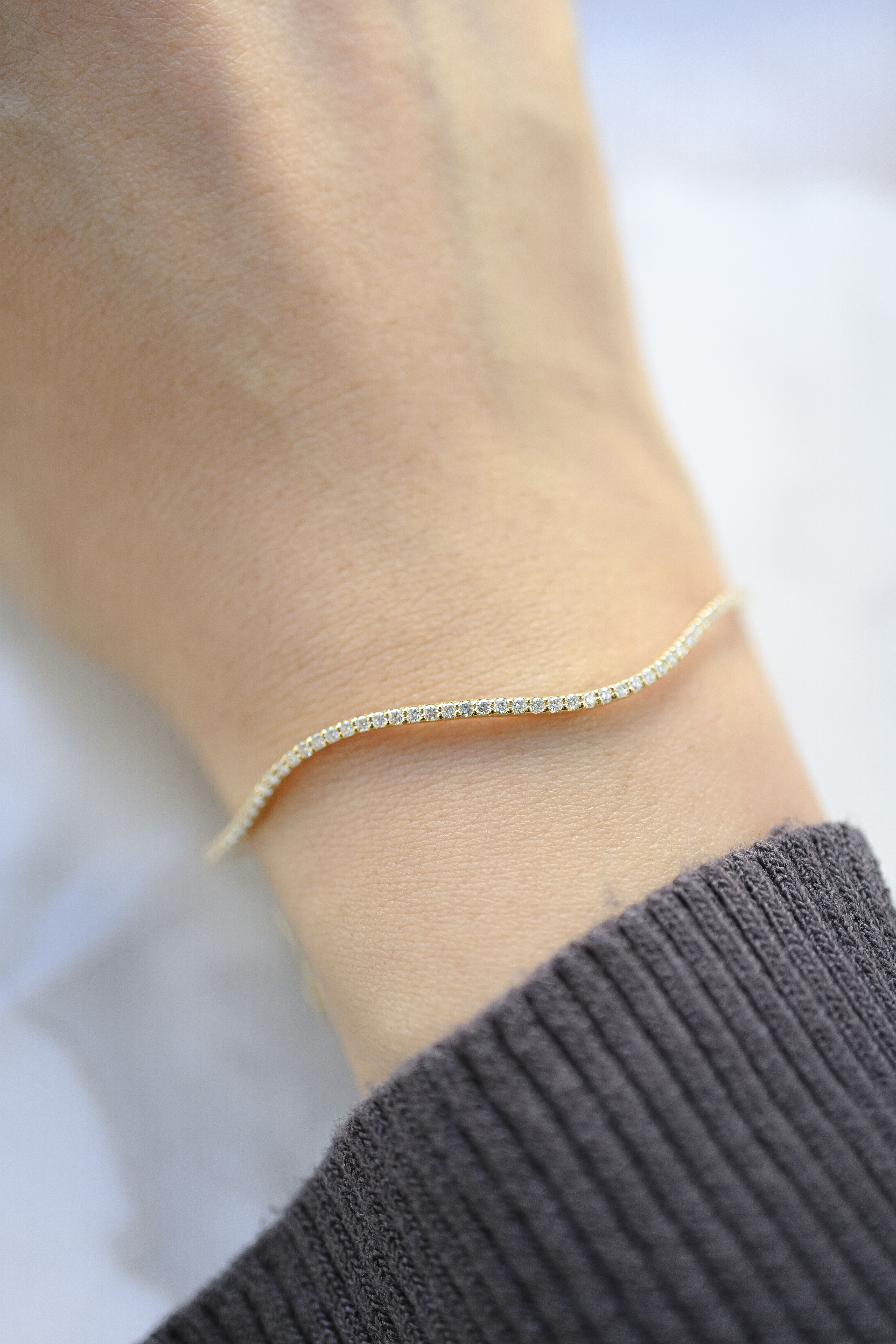 18K Curva Diamond Bangle