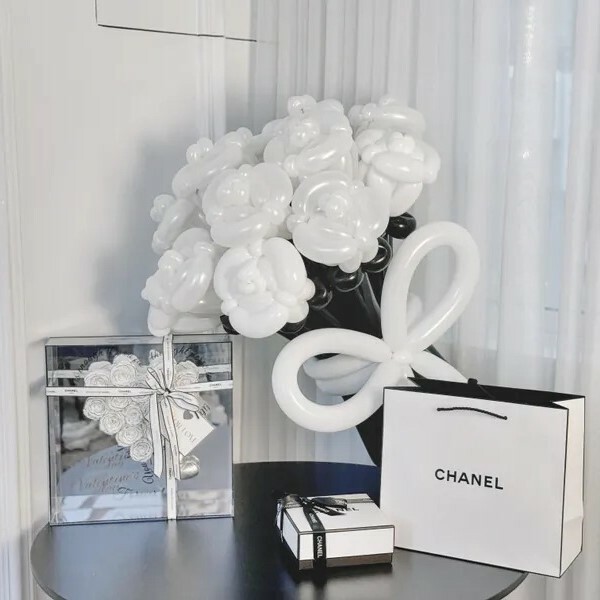 手折氣球丨韓式白玫瑰花束