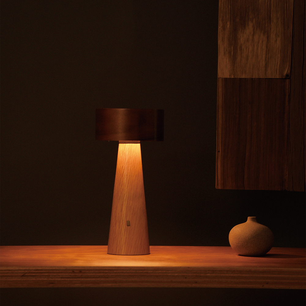 謙千 | 桌燈