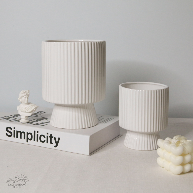 陶瓷花器 豎紋高腳杯 白 2尺寸