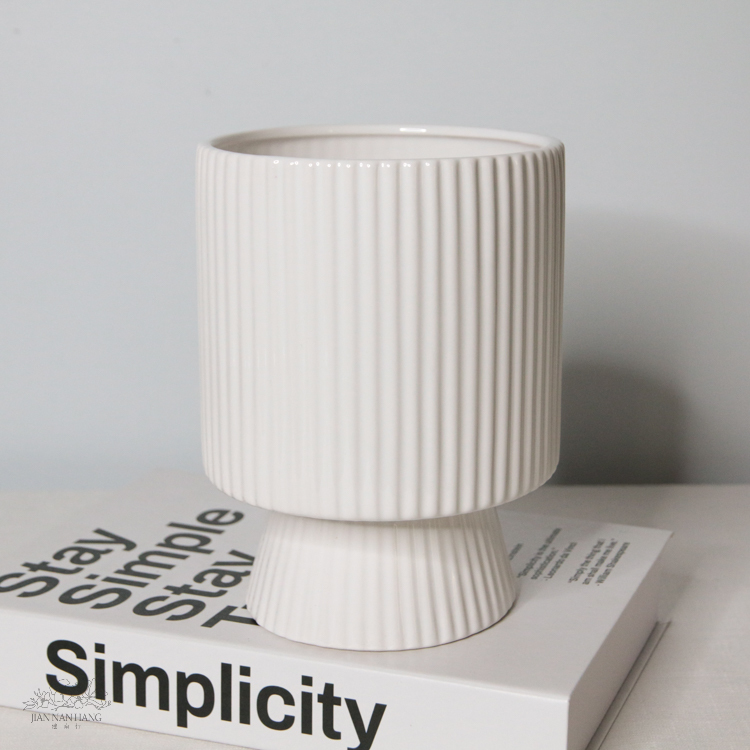 陶瓷花器 豎紋高腳杯 白 2尺寸