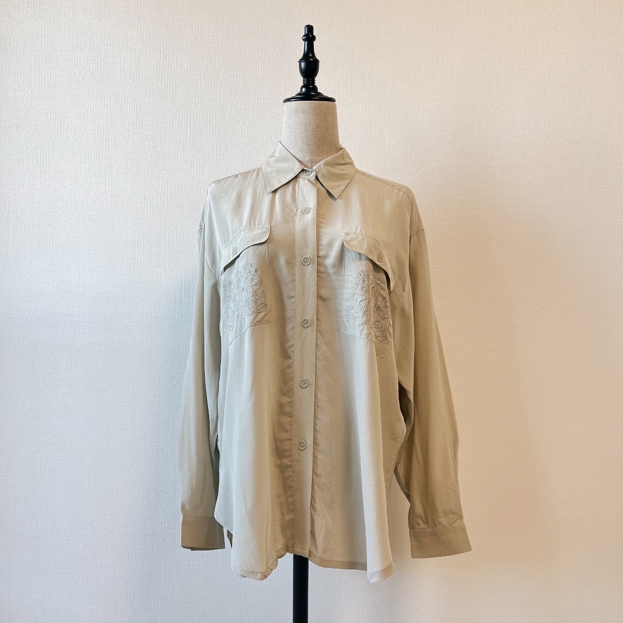 燕麥色絲質刺繡古著上衣