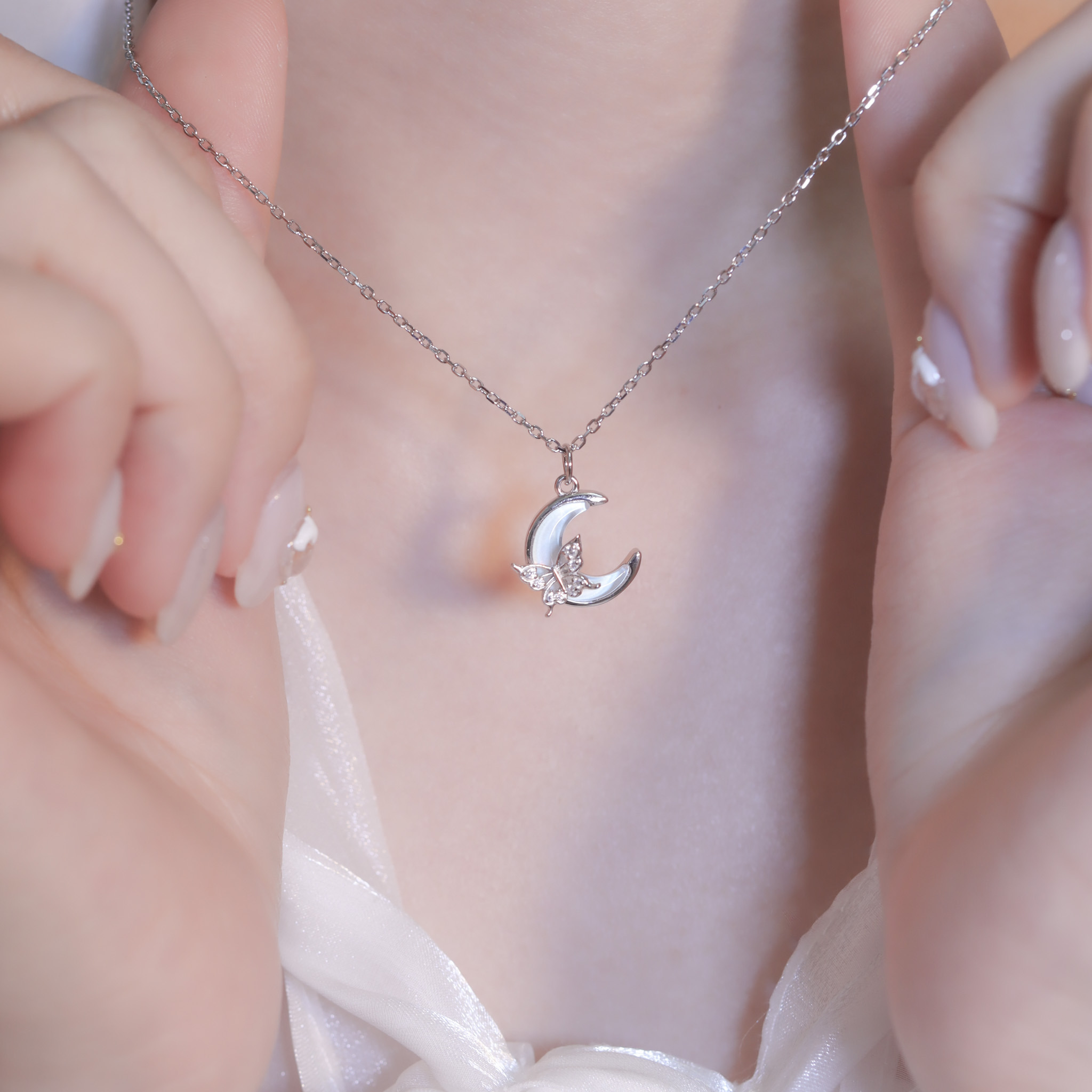 | 925純銀・白金 | 純白蝴蝶月夜小夢項鍊 | NE1278 |