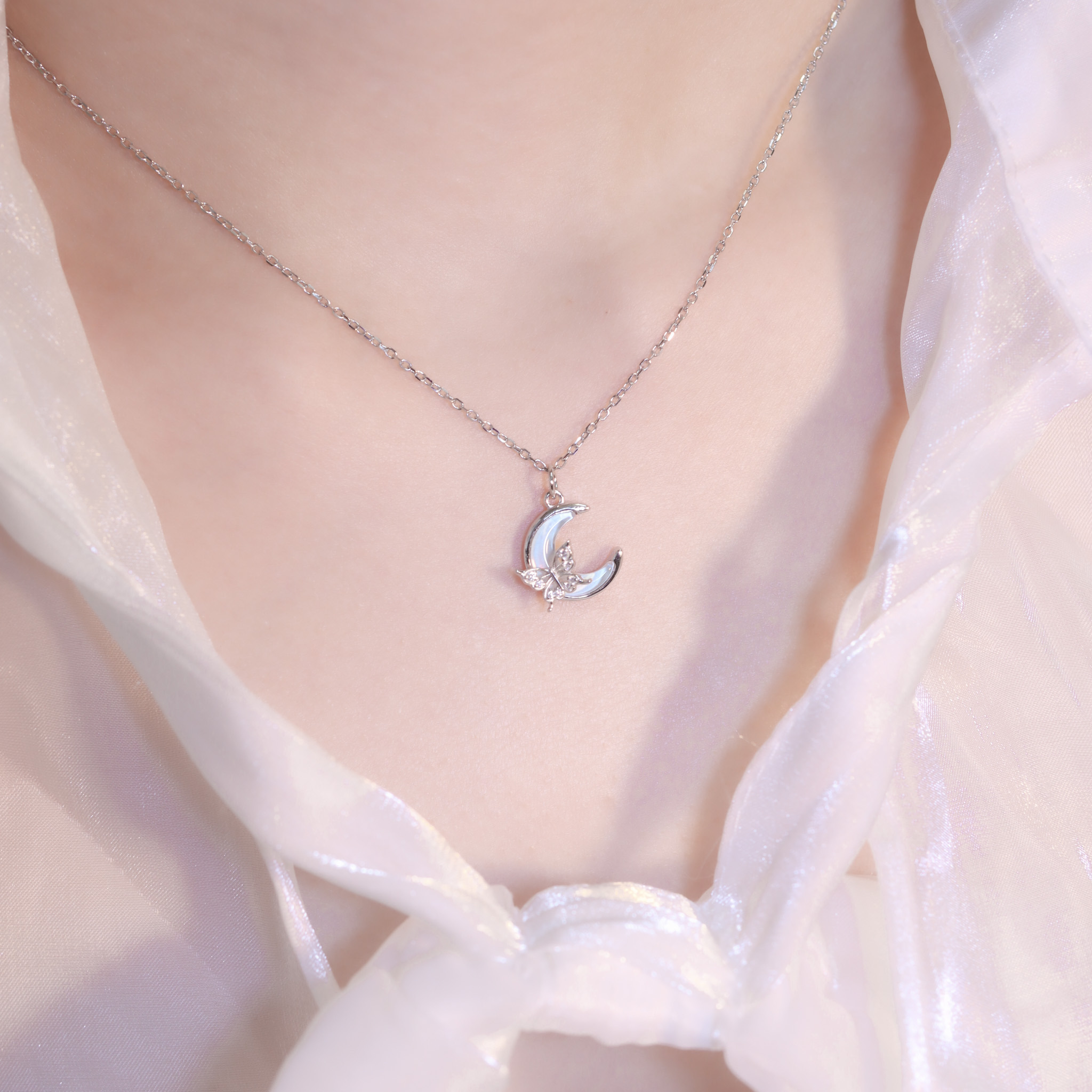 | 925純銀・白金 | 純白蝴蝶月夜小夢項鍊 | NE1278 |