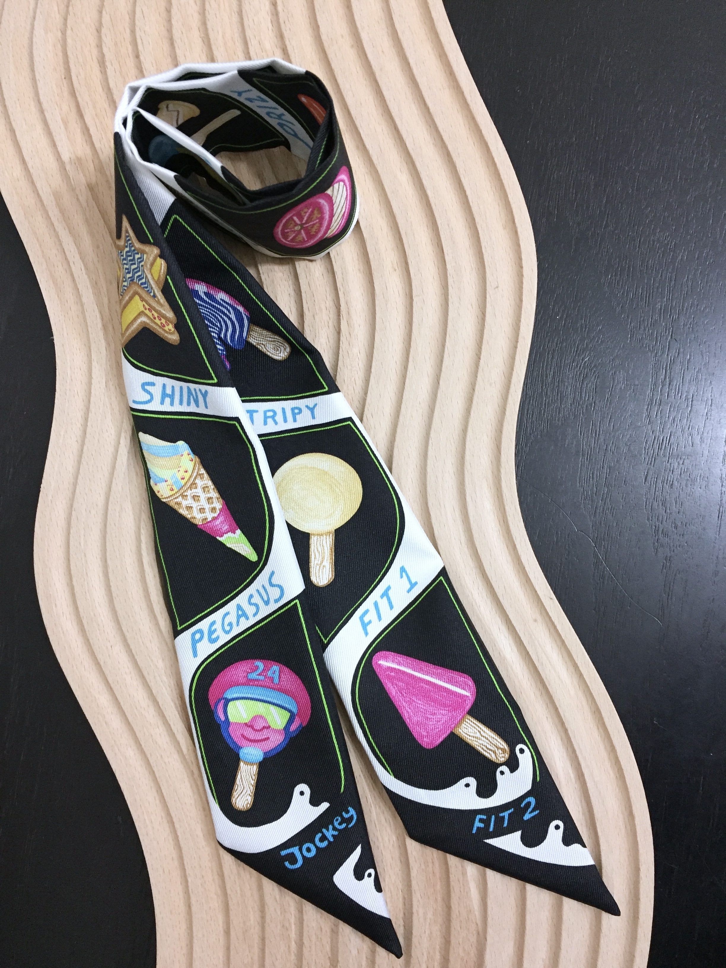 Hermes Twilly 絲巾