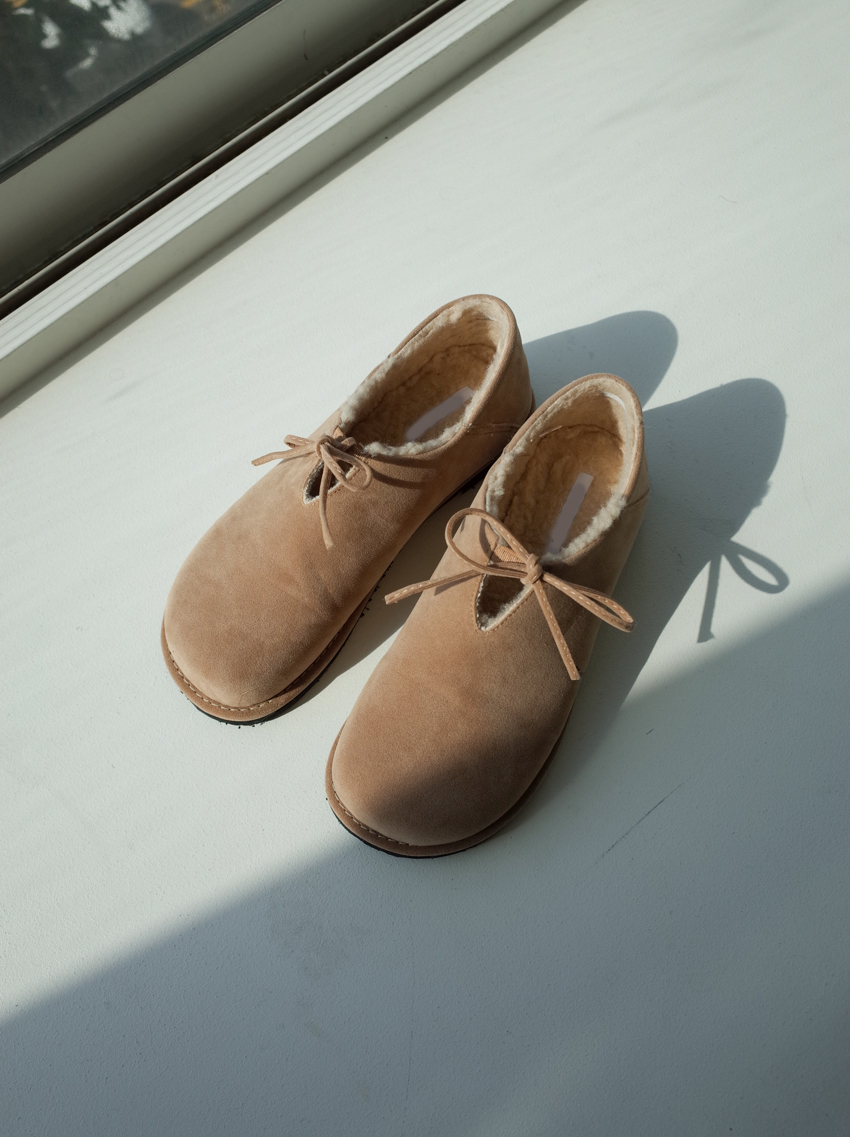 inside-fur small knotted round-toe faux suede flats