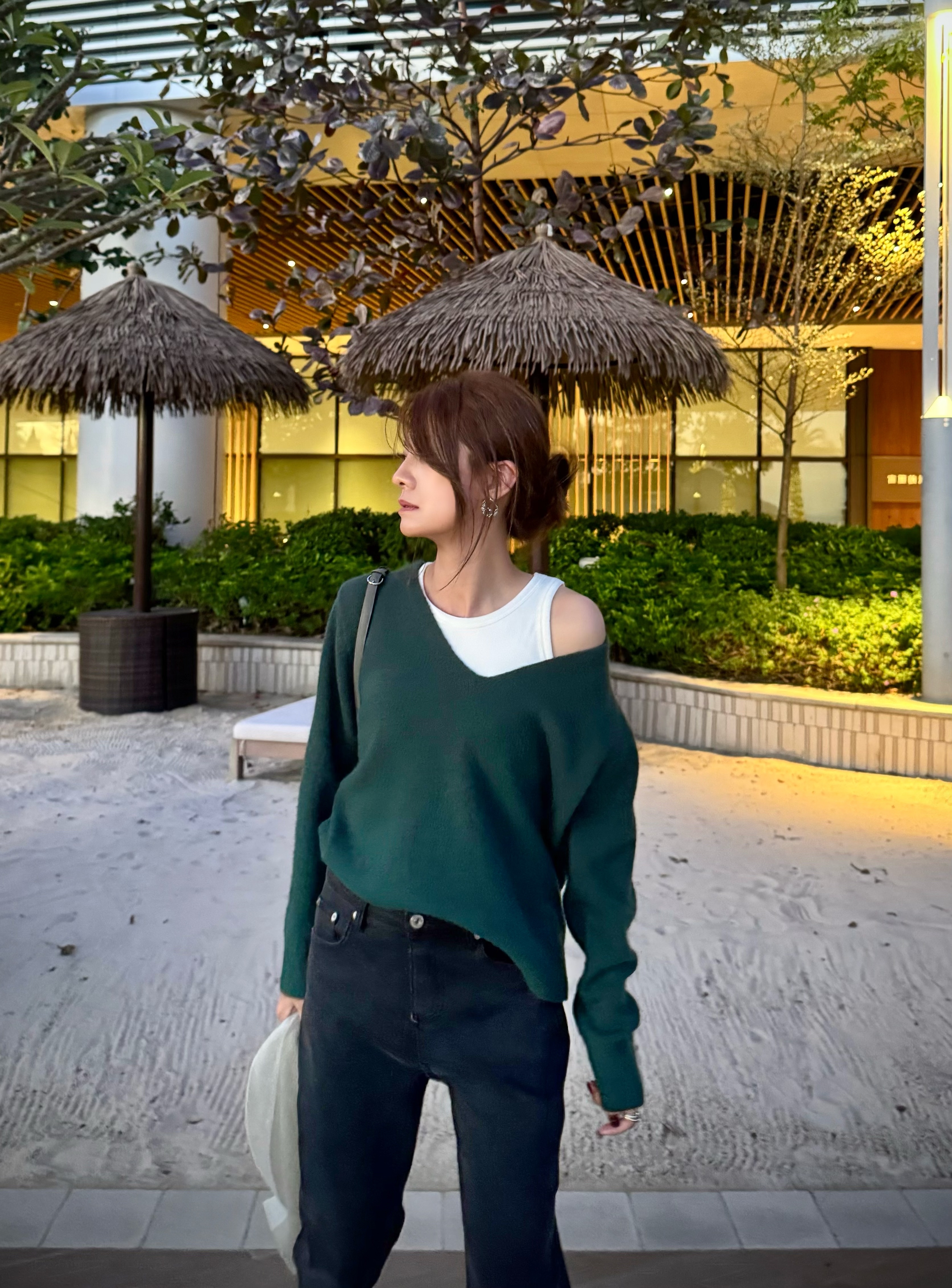 V-Neck Cashmere-Blend Jumper (with Shirt Collar)_KN2412L36