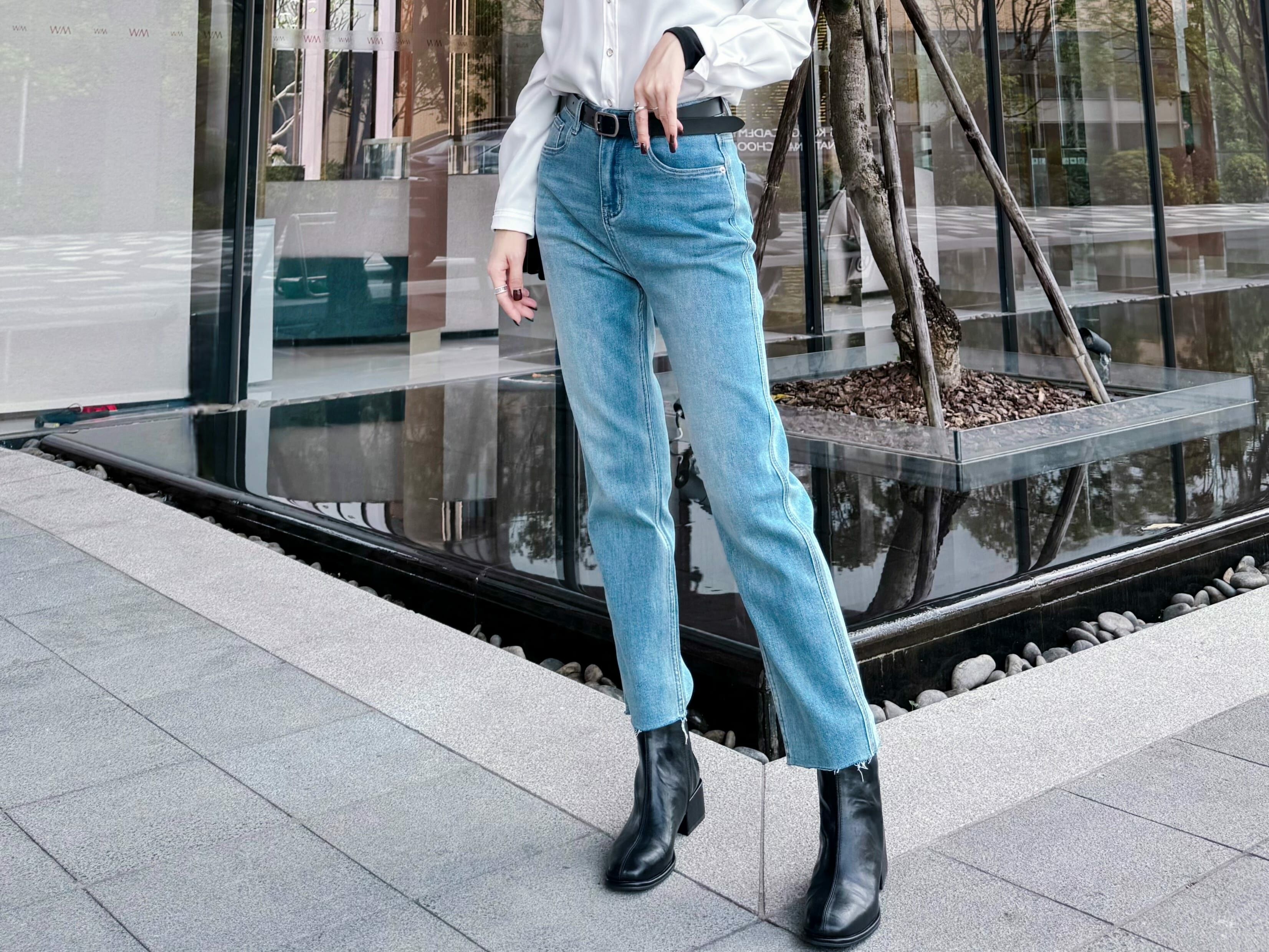 Essential Washed Straight Leg Jeans_JE2412L67