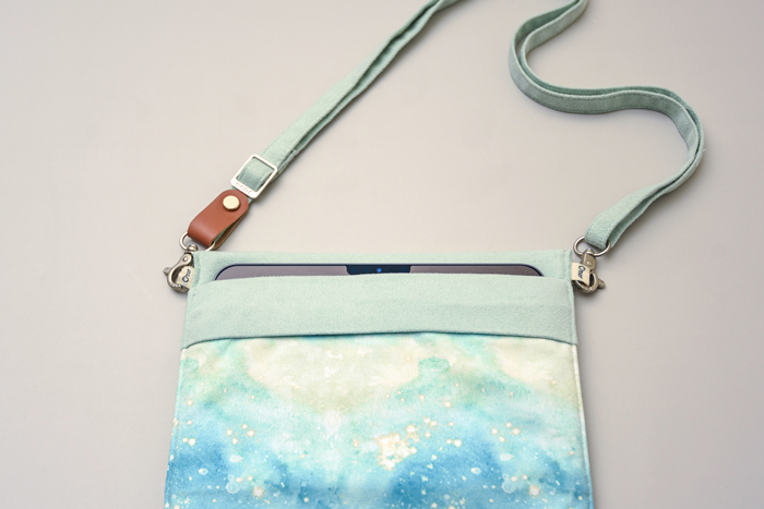 雙掛耳設計掛繩子示意