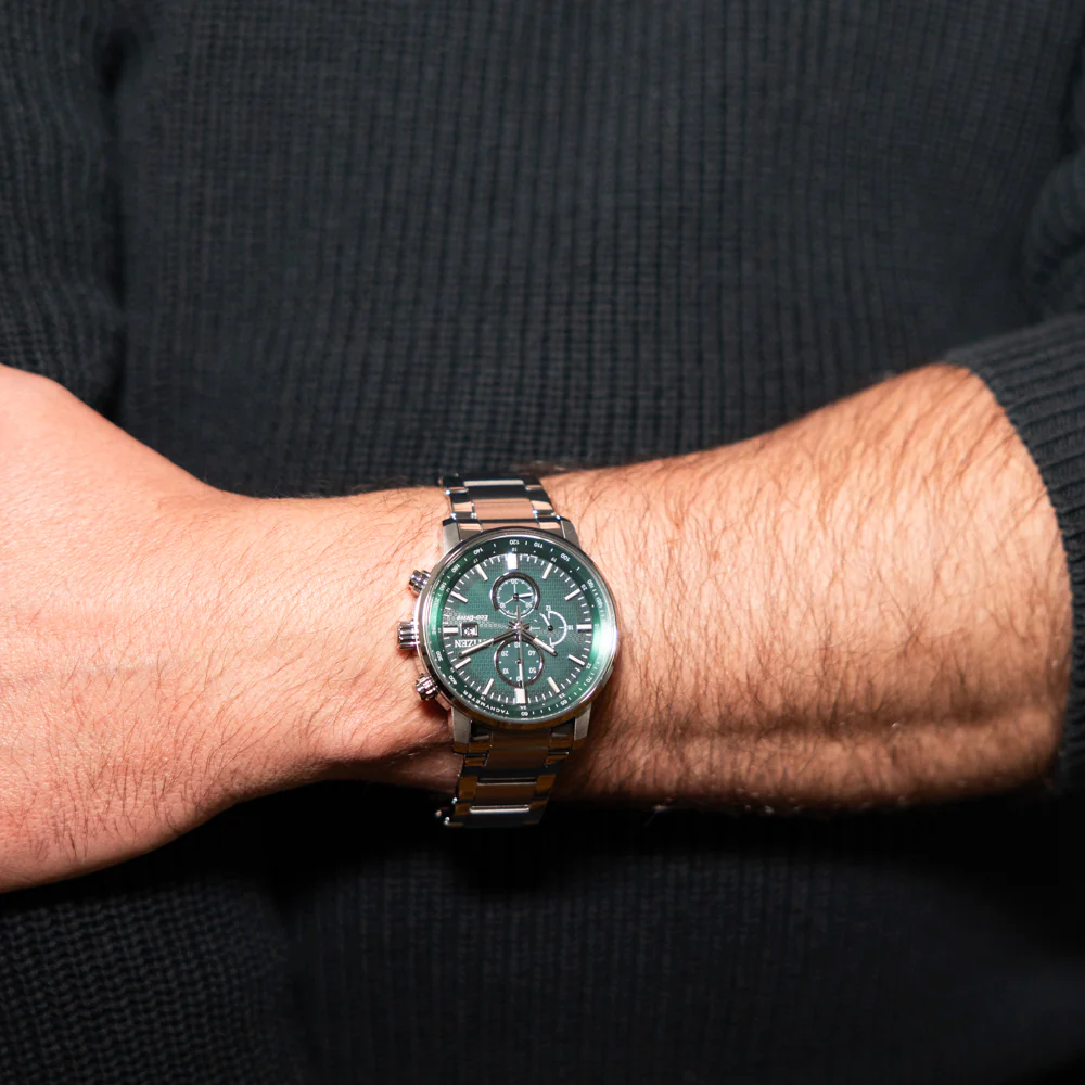 萬年鐘錶 - Citizen 星辰錶 光動能綠面三眼計時碼表款男錶 CA0840-87X 錶徑43MM