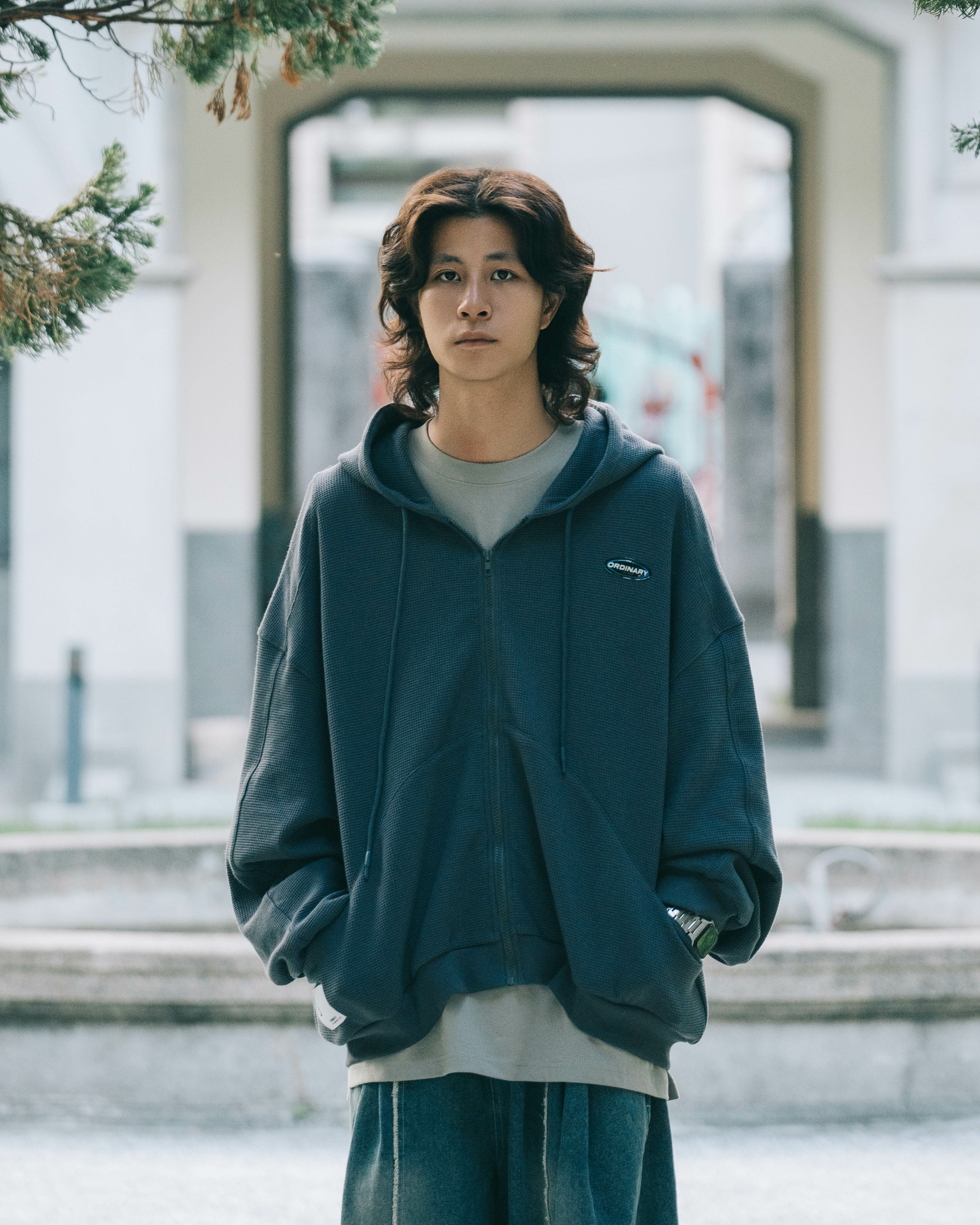 Ordinary 重磅華服格短版帽拉外套