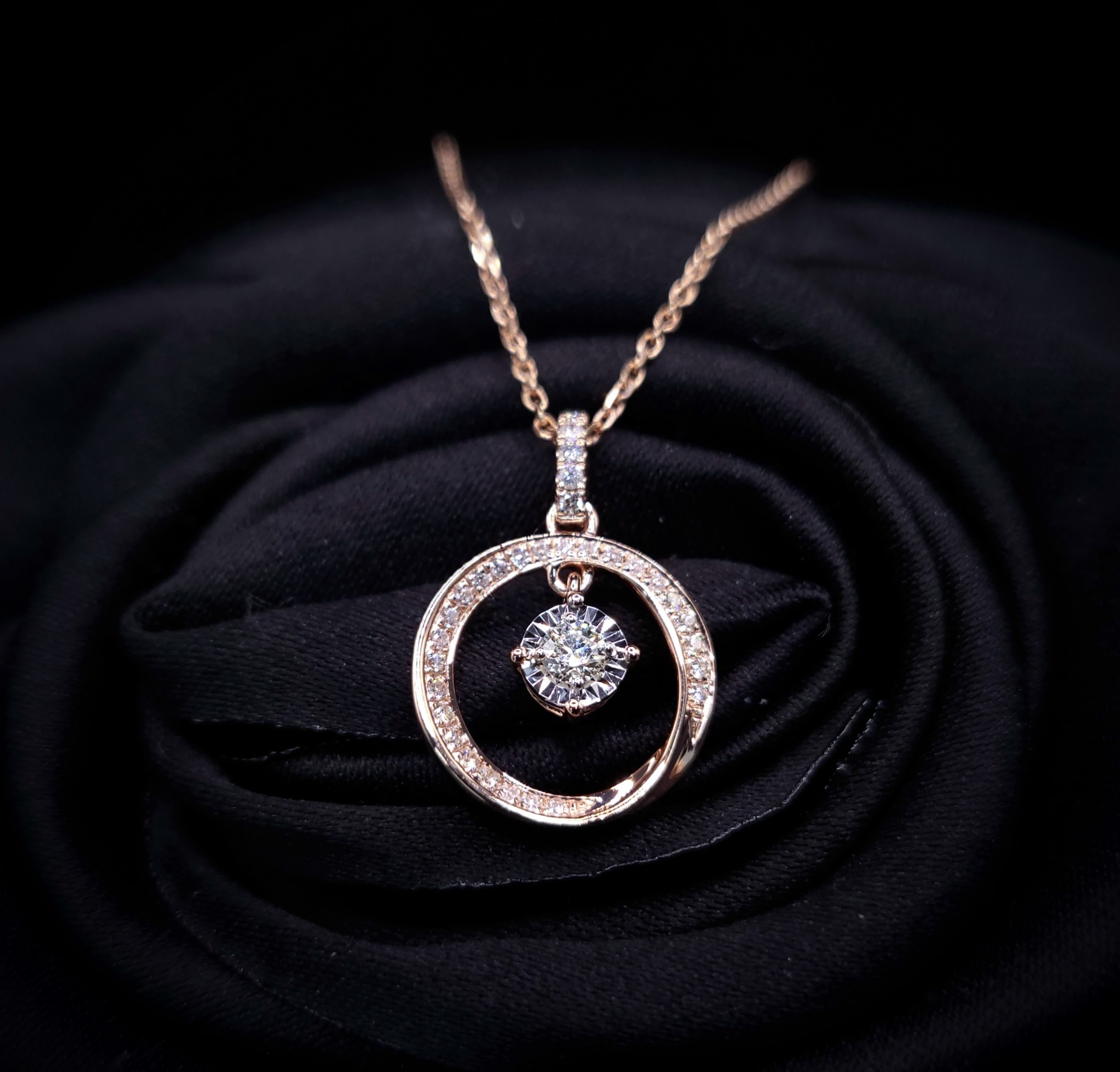 全新18K玫瑰金【單粒8份鑽石】配小鑽共21份鑽石吊墜