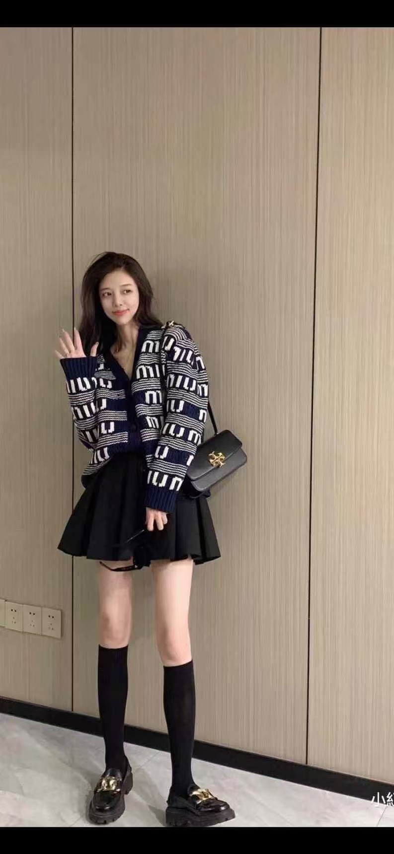 Miu miu 深藍色經典開胸-T