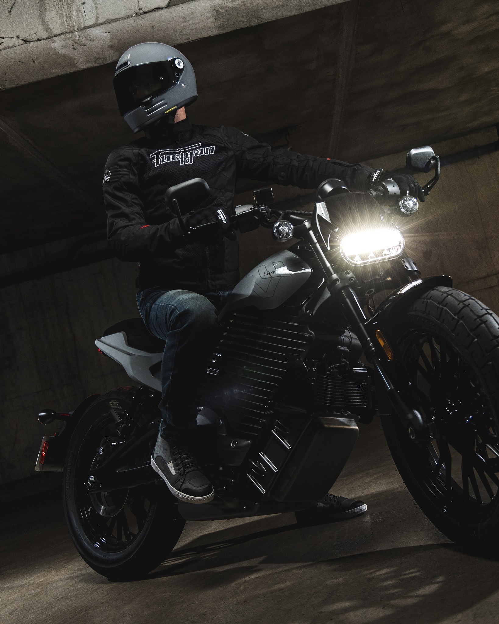 FURYGAN WB08 VENTED+  BLACK WHITE 黑白 四季防摔衣