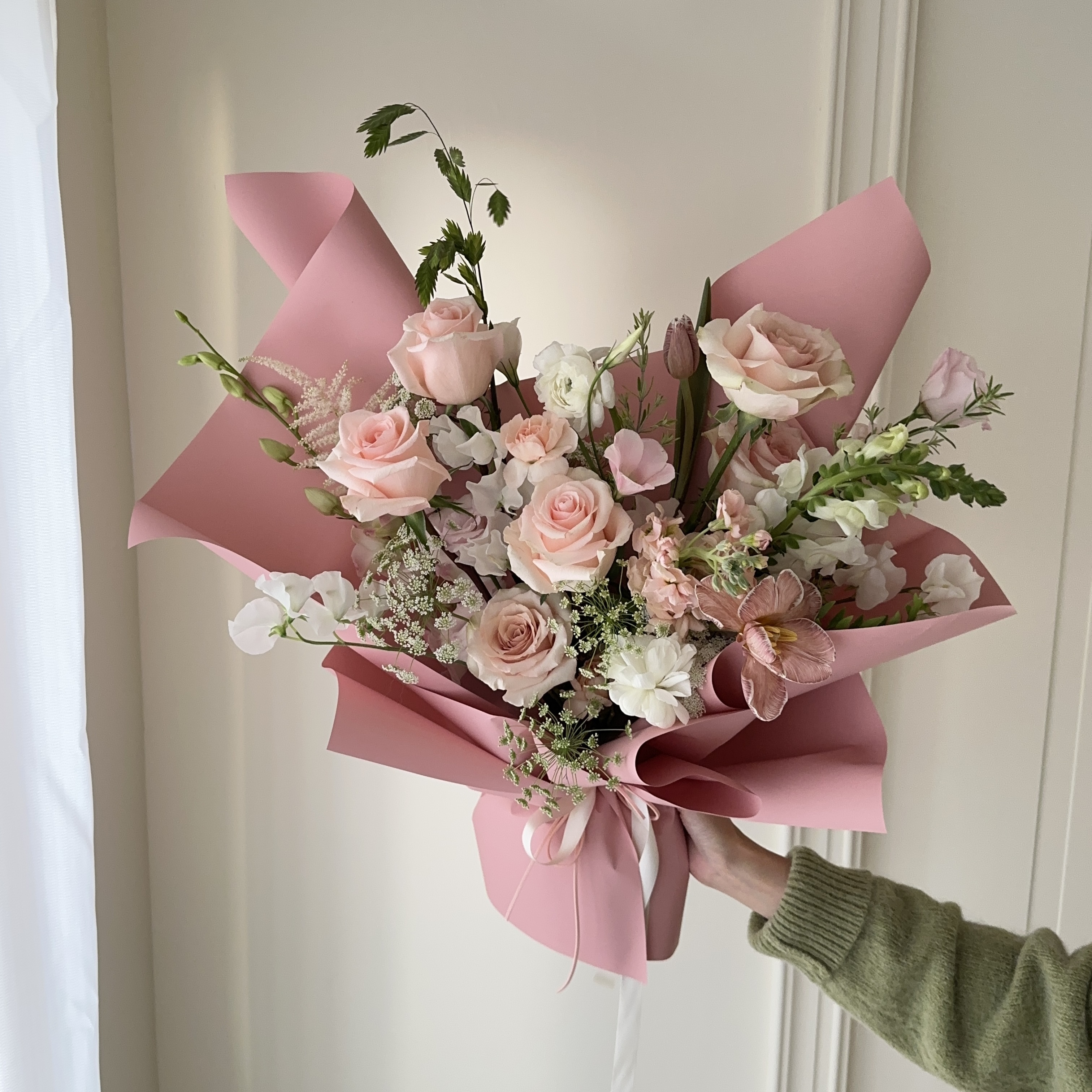 柔粉韻律 - 白粉色系鮮花花束