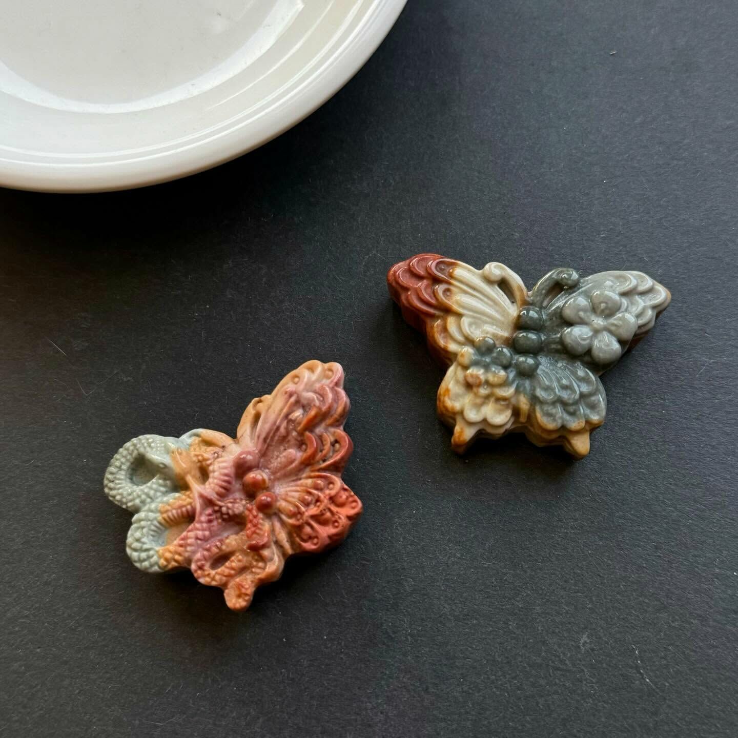 [原石] 海洋碧玉 蝴蝶 雕刻件