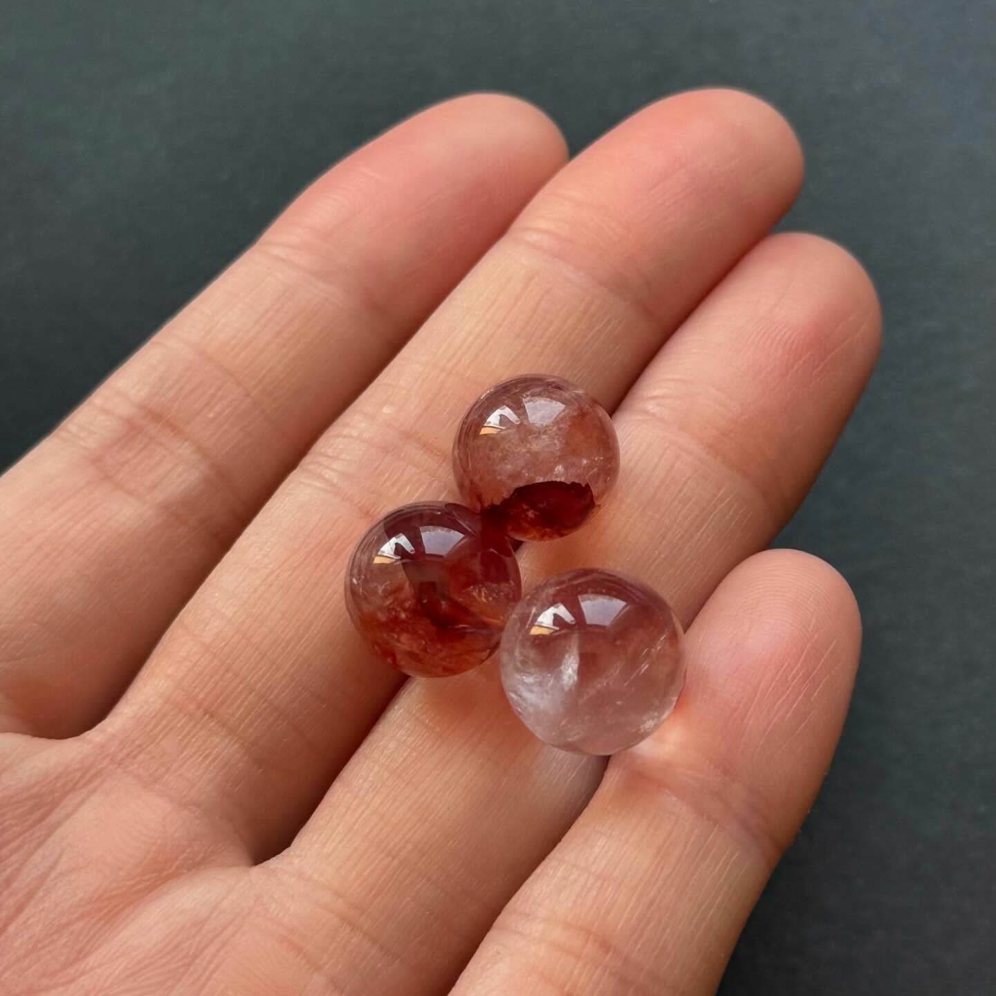 [原石] 紅膠花石英 水晶小球