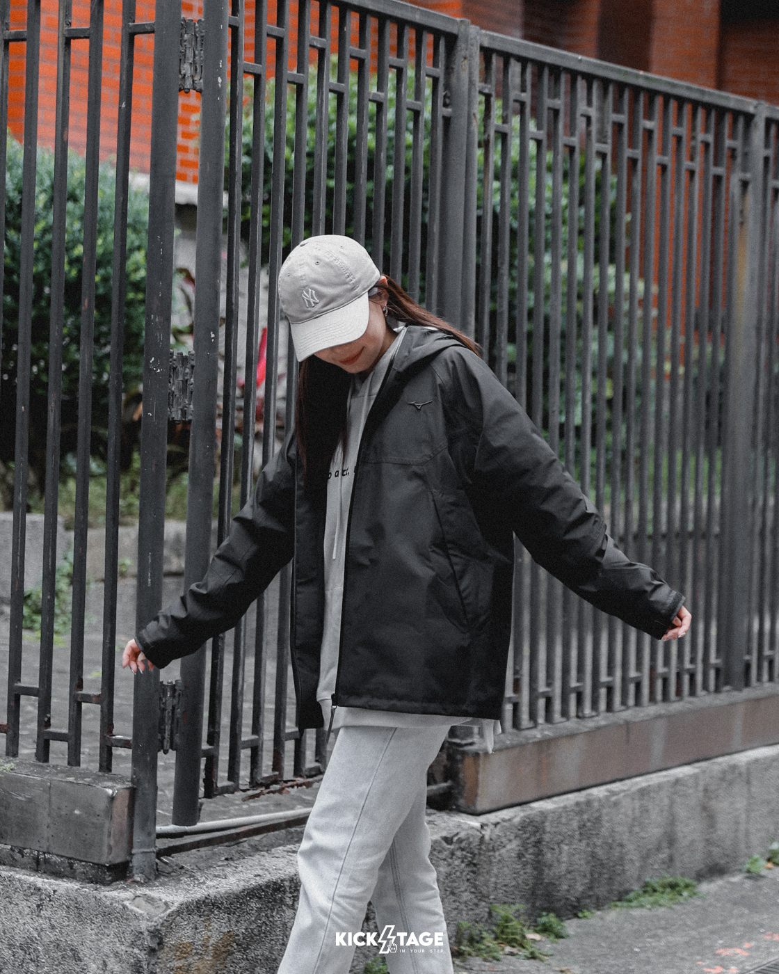 女款 MIZUNO GORETEX JACKET 黑色 粉色 刺繡LOGO 刷毛 防水防風 風衣外套【B2TEBX91】