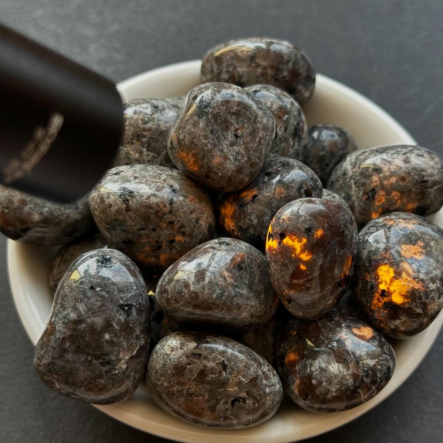 [原石] 火焰石/優伯石 水晶滾石