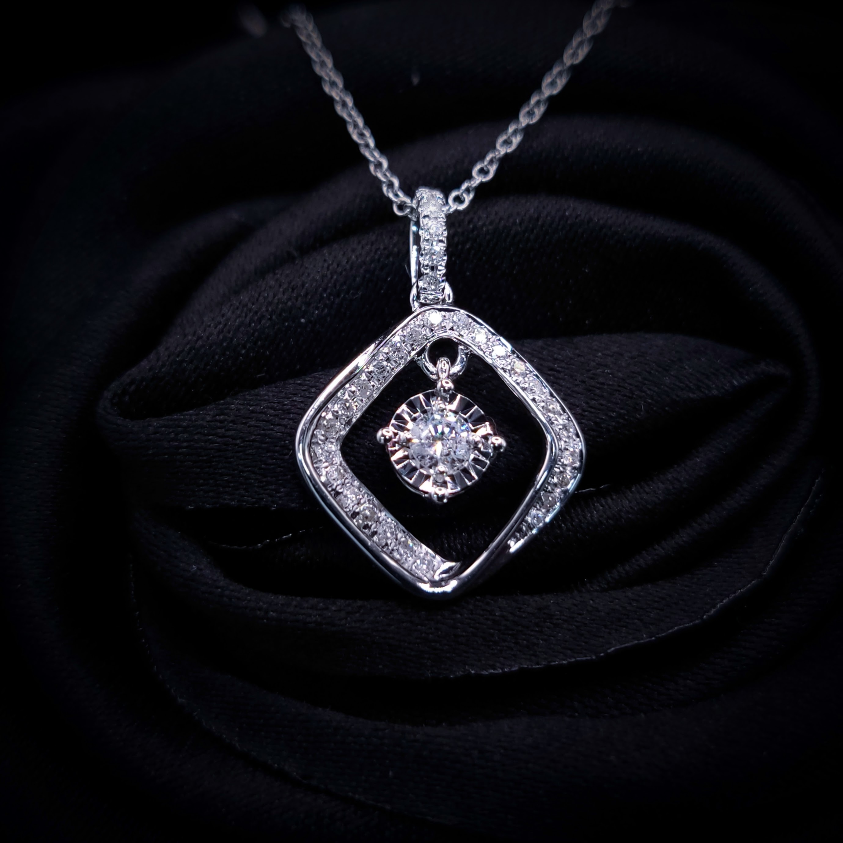 18K White Gold 0.16ct Diamond Pendant