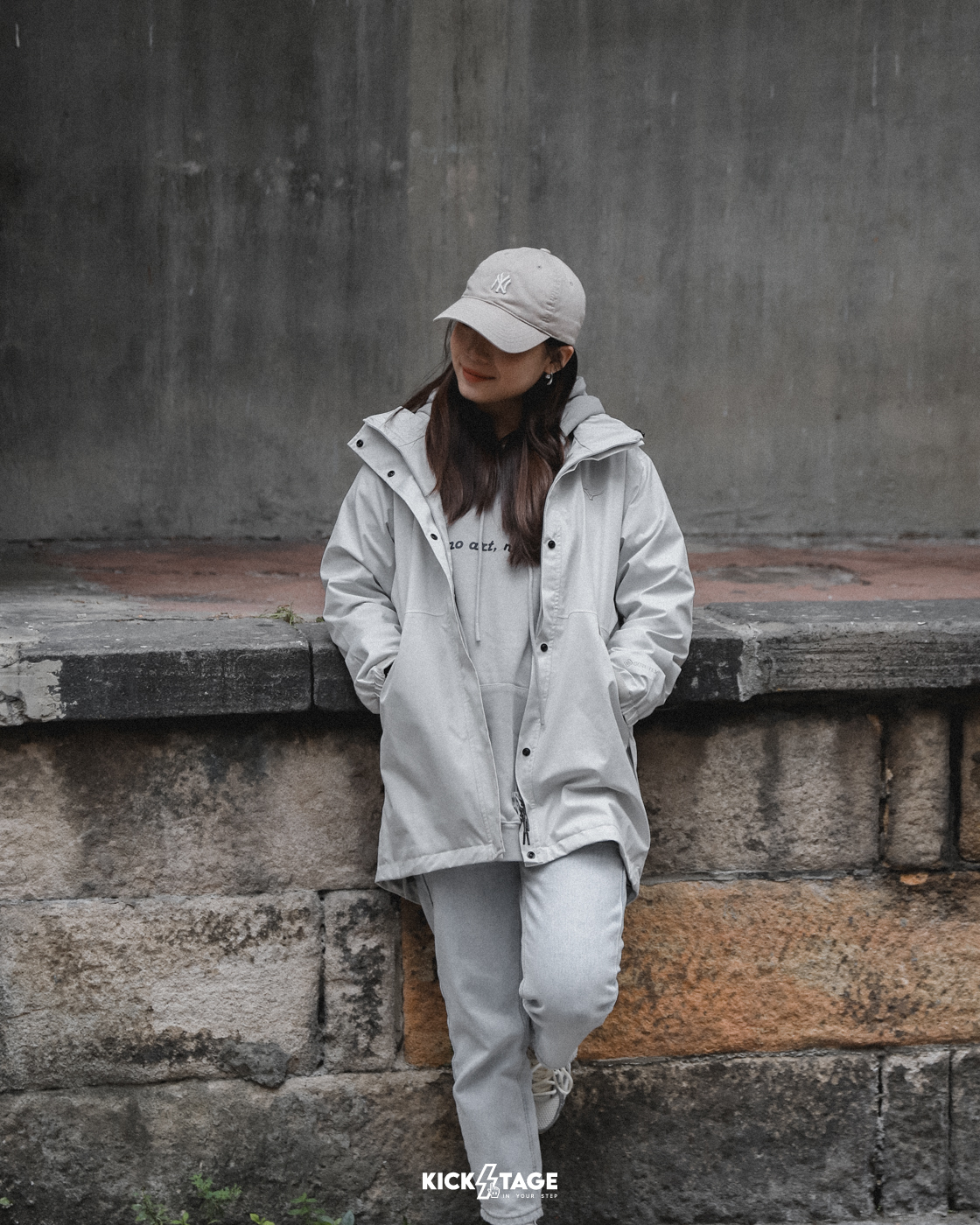 女款 MIZUNO GORETEX JACKET 灰白色 沙色 刷毛 可拆卸式帽子 防水防風 風衣外套【B2TEAX98】