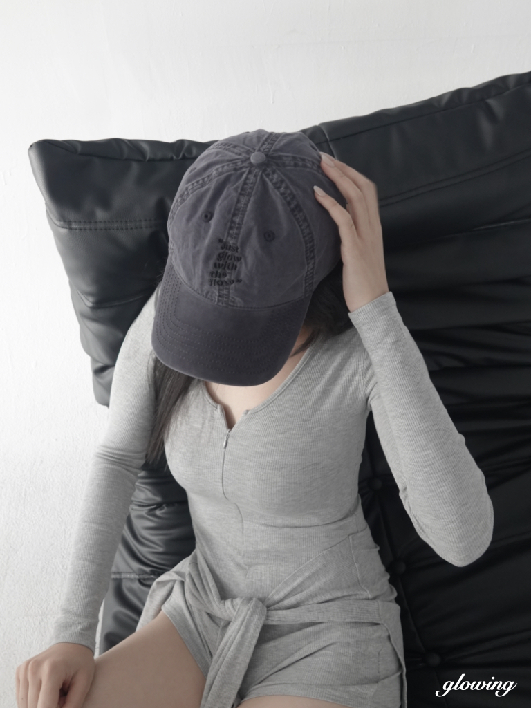 𝐆𝐋𝐎𝐖𝐈𝐍𝐆 / Glow Withe The Flow Cap (Grey)