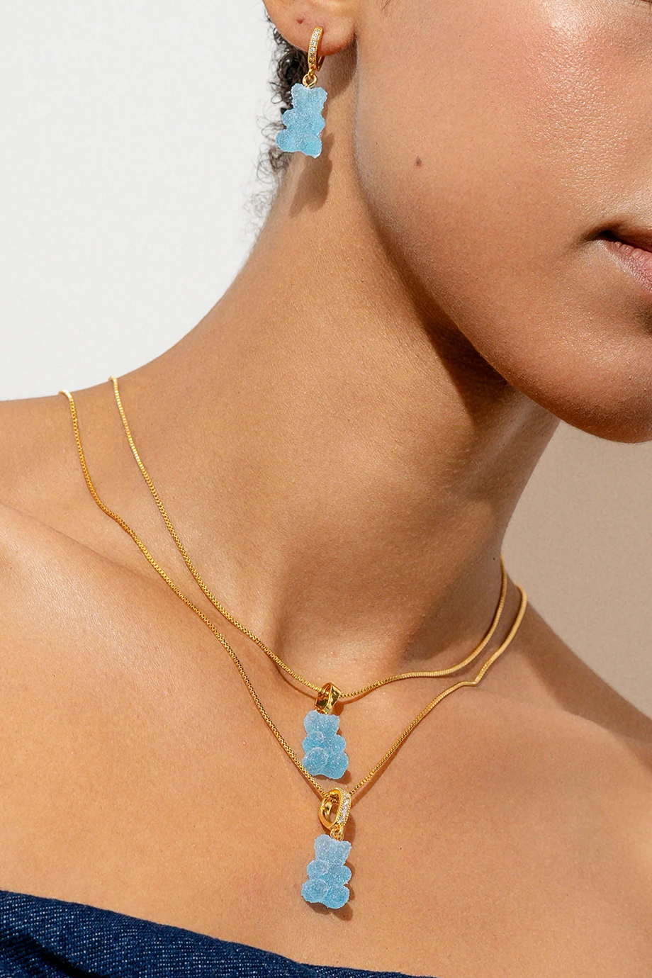 Crystal Haze｜NOSTALGIA BEAR 金色復古藍莓泡沫小熊墜飾