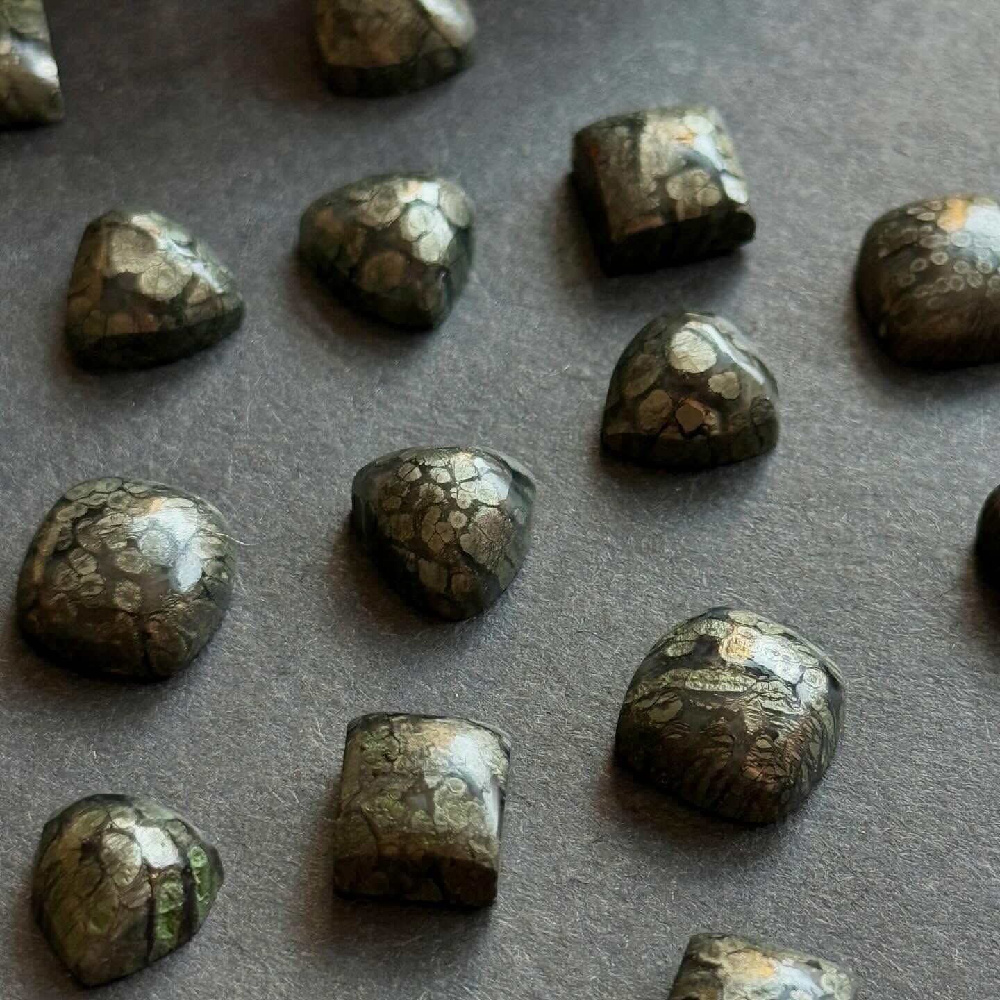 [原石] 白鐵礦 水晶裸石蛋面