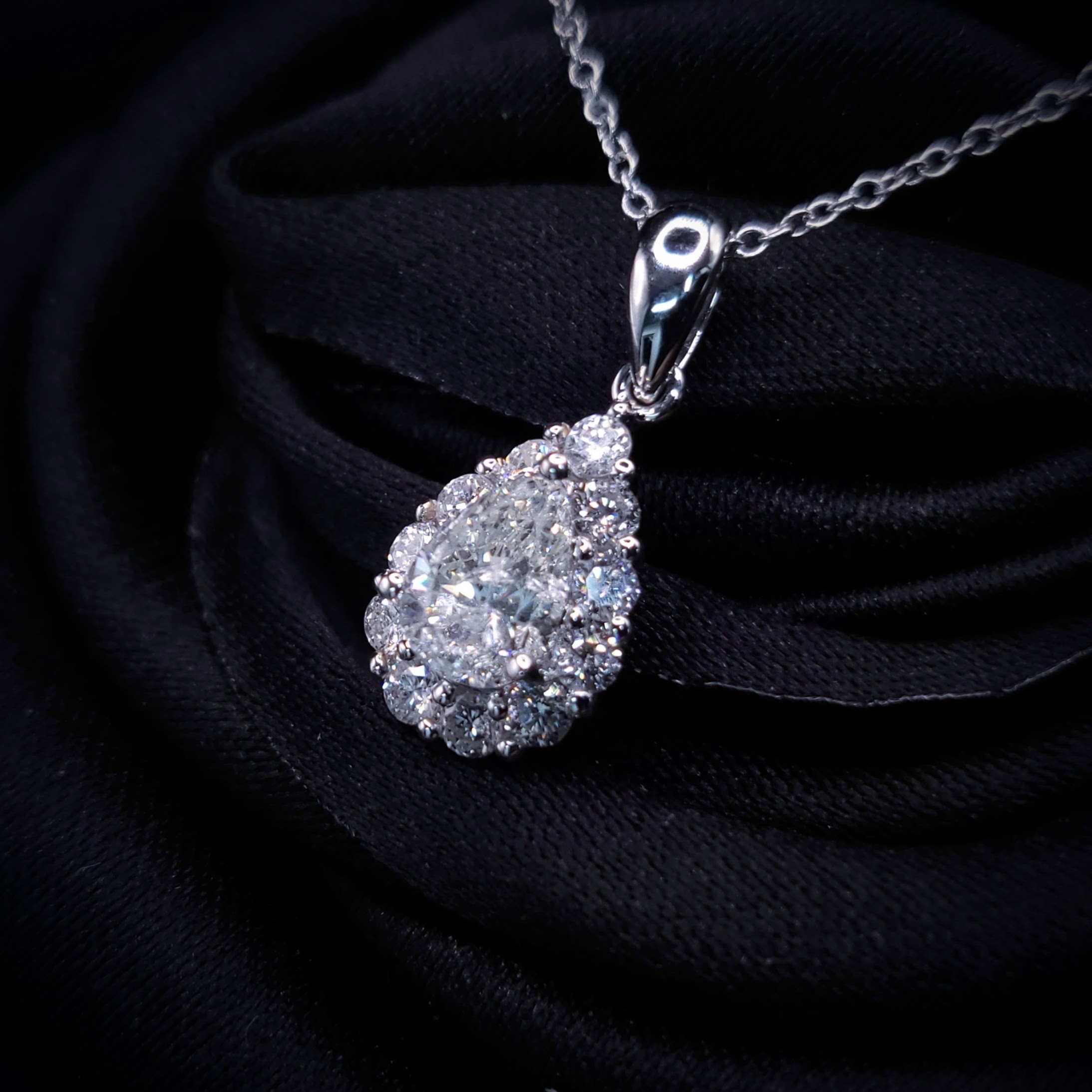18K White Gold 0.80ct Pear Shaped Diamond Pendant