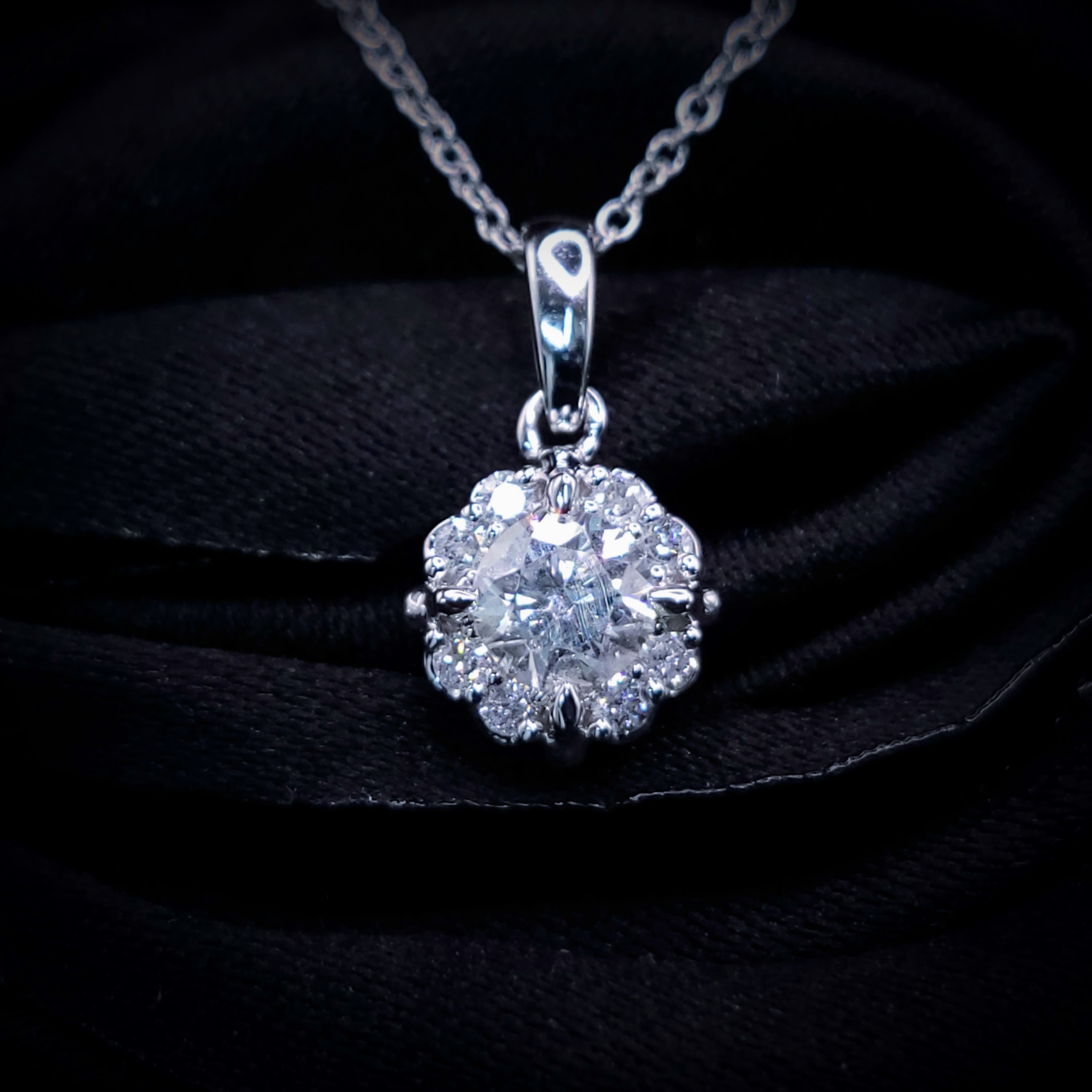 18K White Gold 0.35ct Diamond Pendant