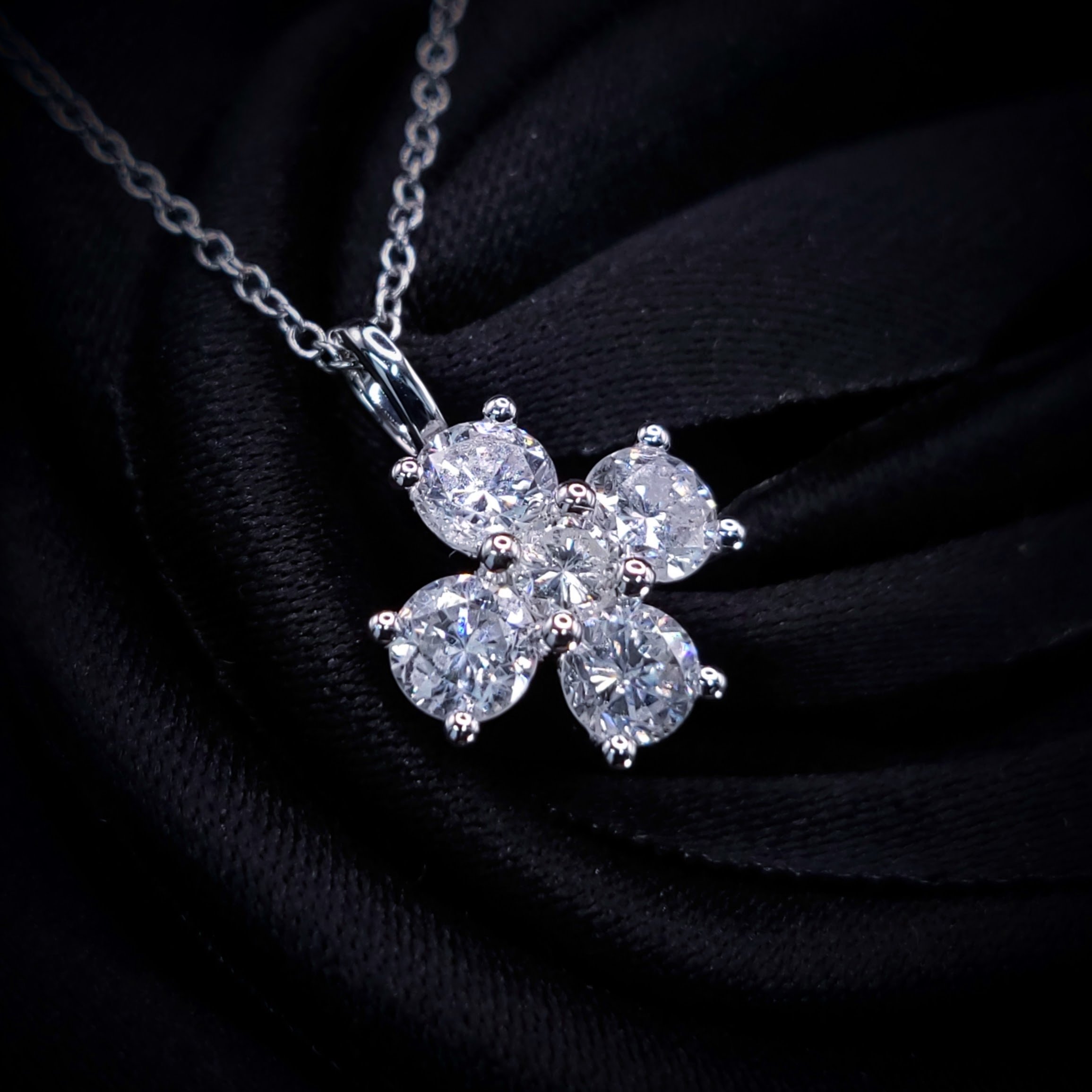 18K White Gold 0.72ct Diamond Pendant