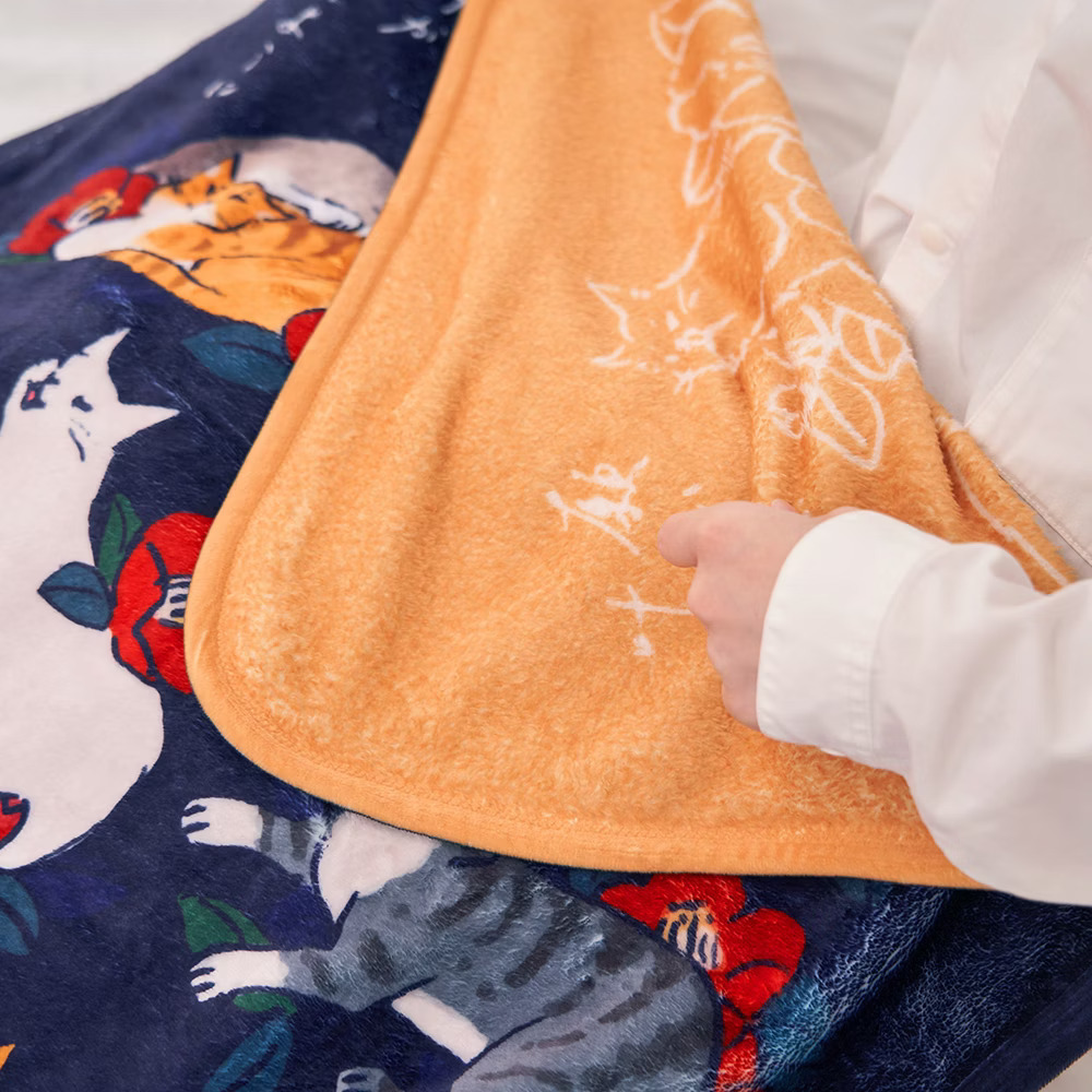 【現貨8折】台灣吉豆貓｜祈福九貓空調保暖毯 (椿花與貓)